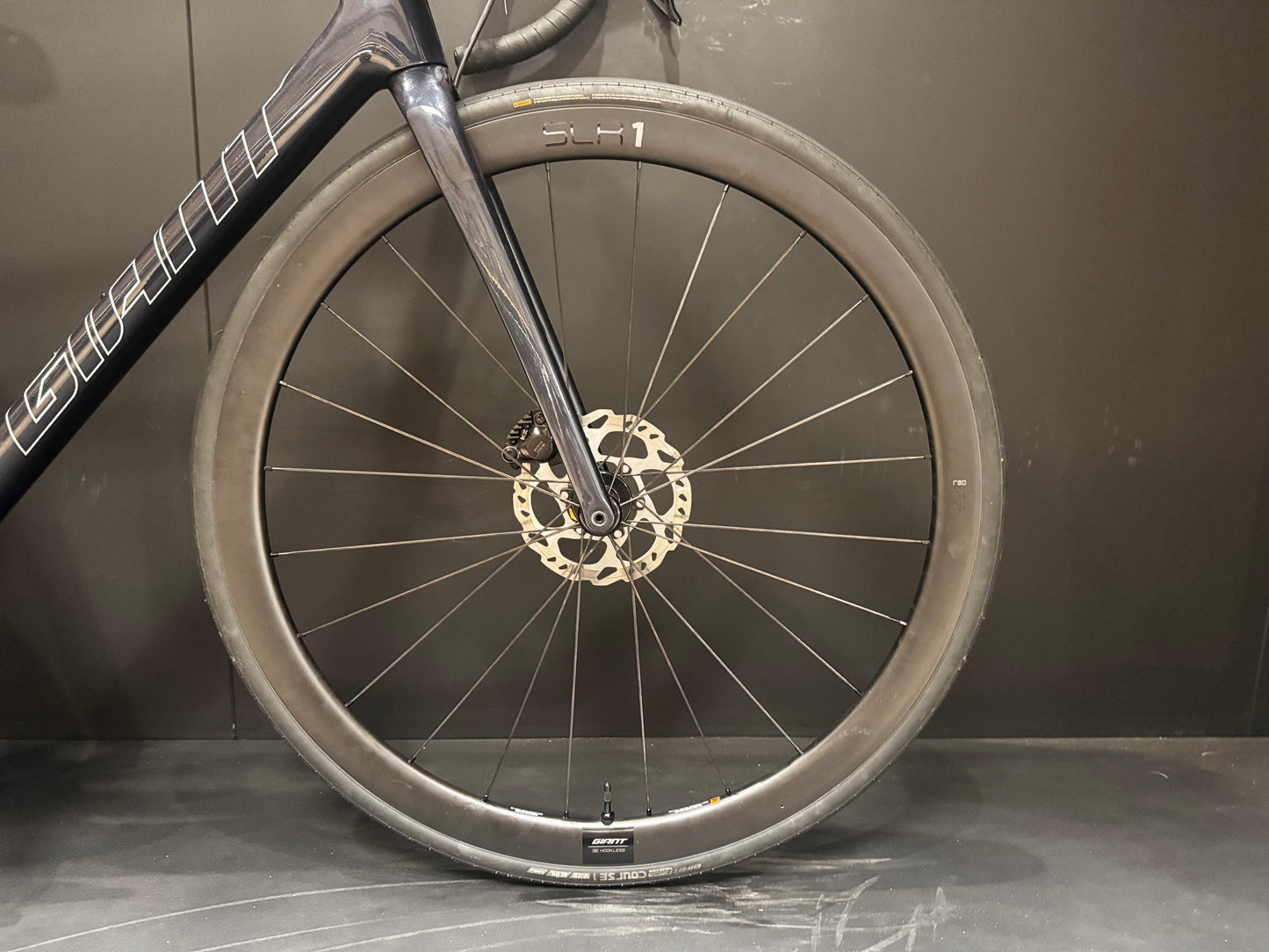 Giant TCR 105 Di2 Carbon Disc Road Bike - Medium - 2023