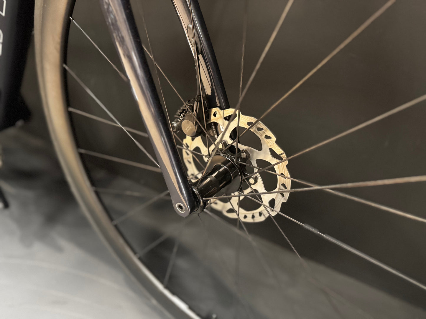 Giant TCR 105 Di2 Carbon Disc Road Bike - Medium - 2023