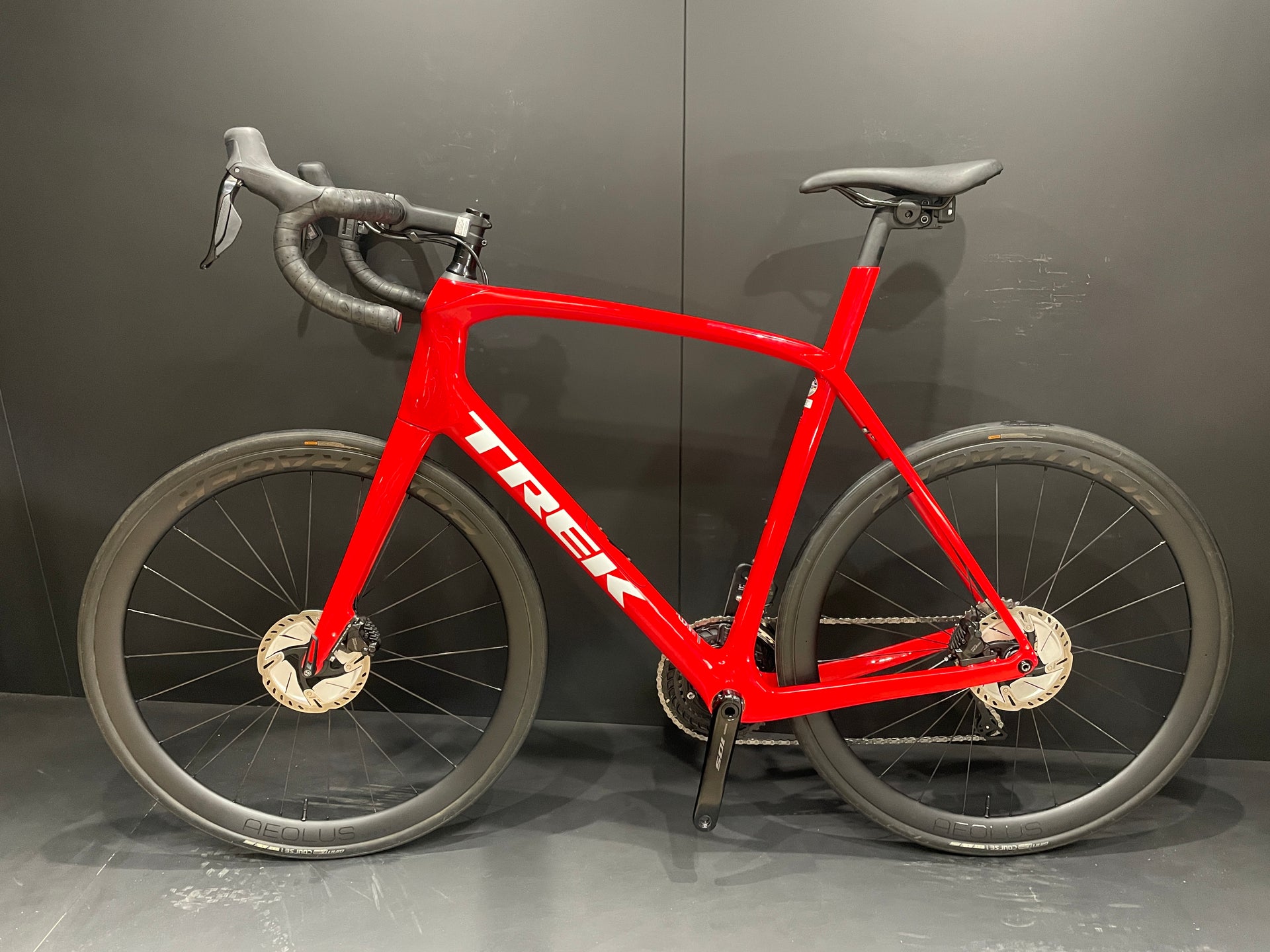 Trek Domane SL6 105 Di2 Carbon Disc Road Bike 2021 - 60cm - Upgraded!