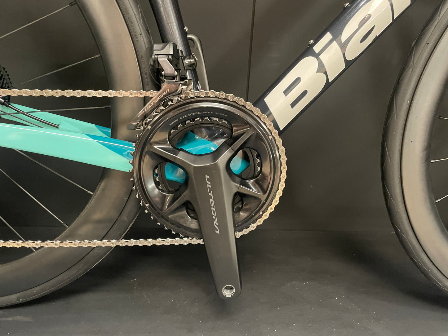 Bianchi Oltre XR3 CV Di2 Carbon Disc Road Bike 2024 - 59cm