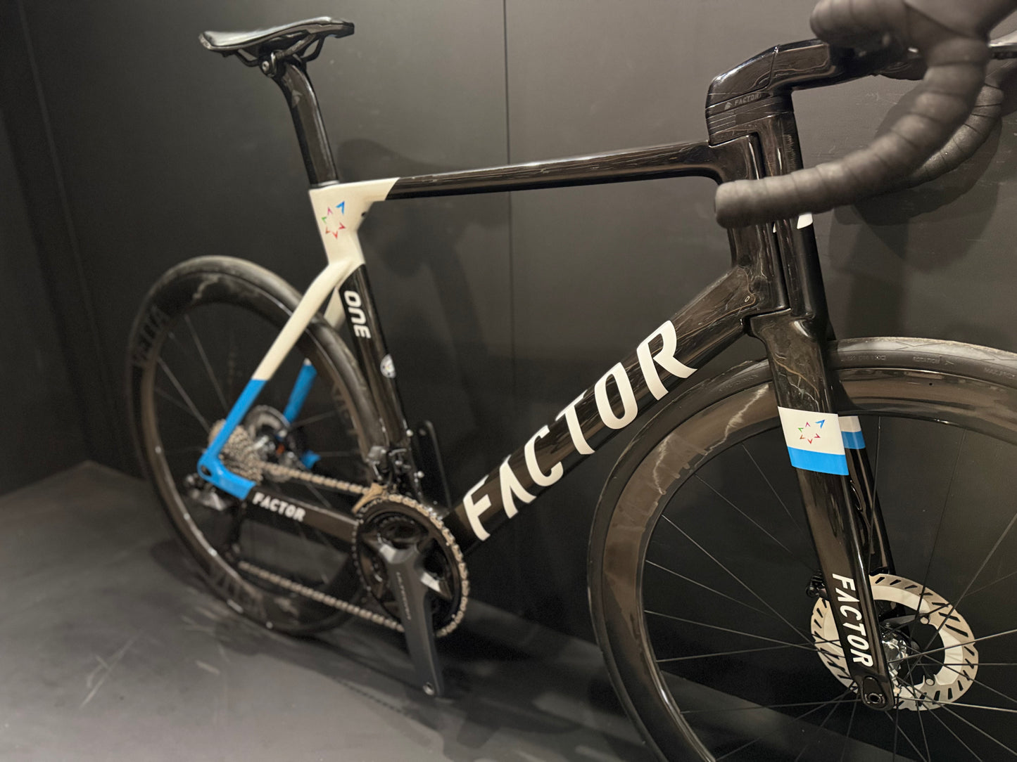 Factor ONE Di2 Carbon Disc Road Bike 2020 - 58cm