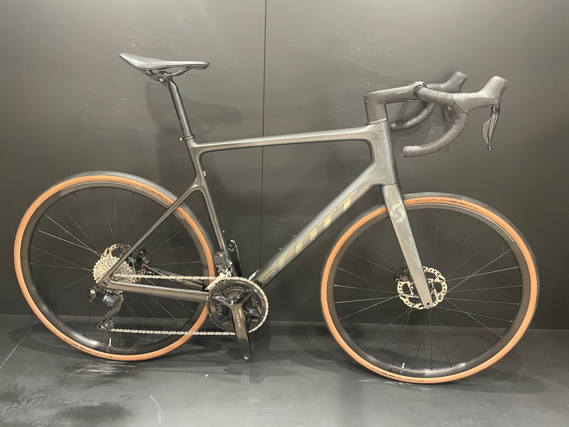 Scott Addict 20 105 Di2 Carbon Disc Road Bike 2024 - XL