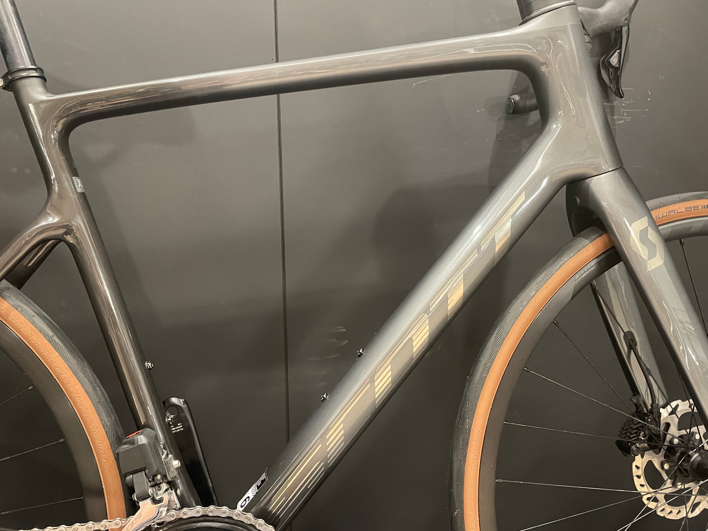 Scott Addict 20 105 Di2 Carbon Disc Road Bike 2024 - XL