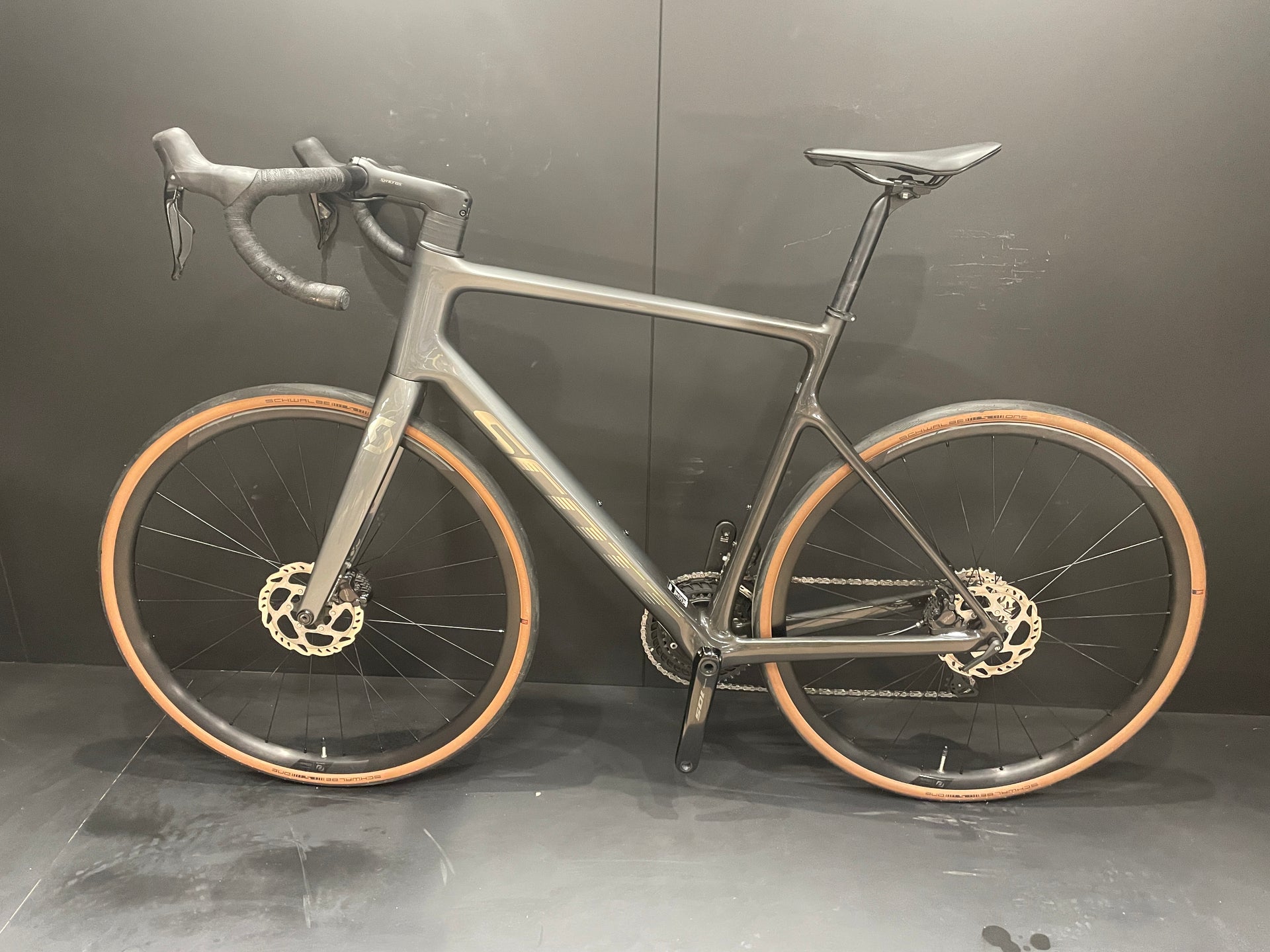 Scott Addict 20 105 Di2 Carbon Disc Road Bike 2024 - XL