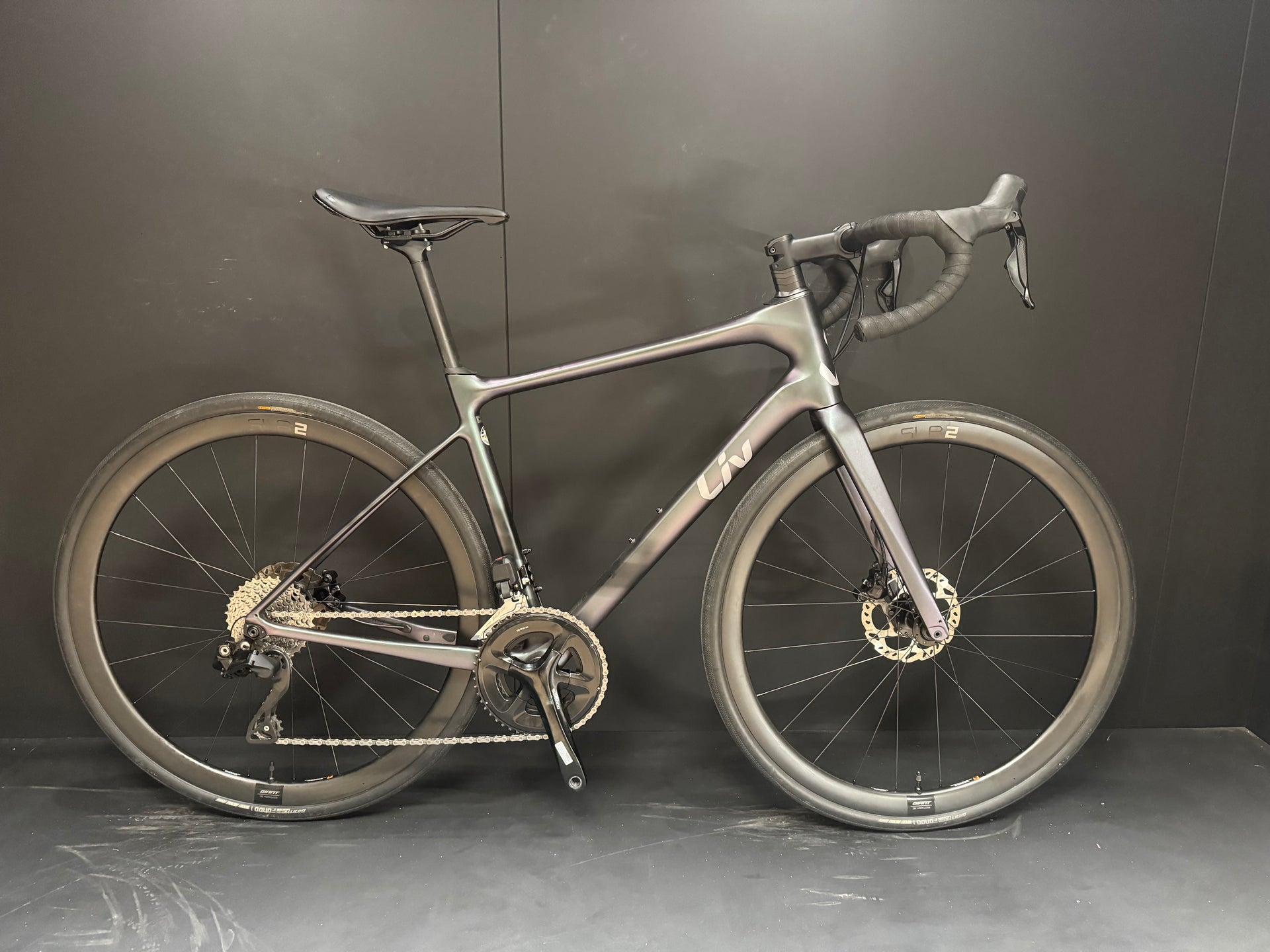 Liv Avail Advanced 1 105 Di2 Carbon Disc Road Bike 2023 - Medium