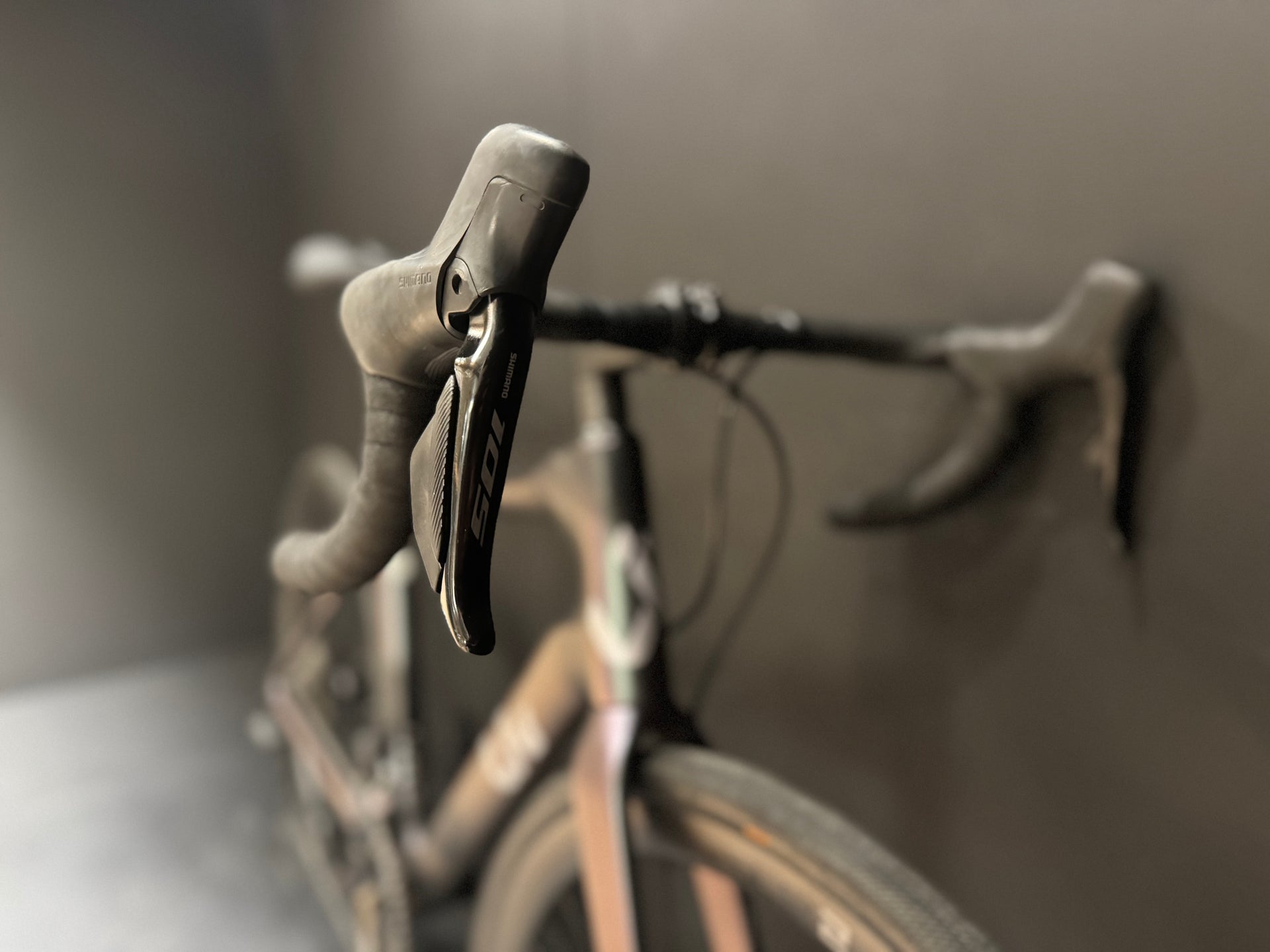 Liv Avail Advanced 1 105 Di2 Carbon Disc Road Bike 2023 - Medium