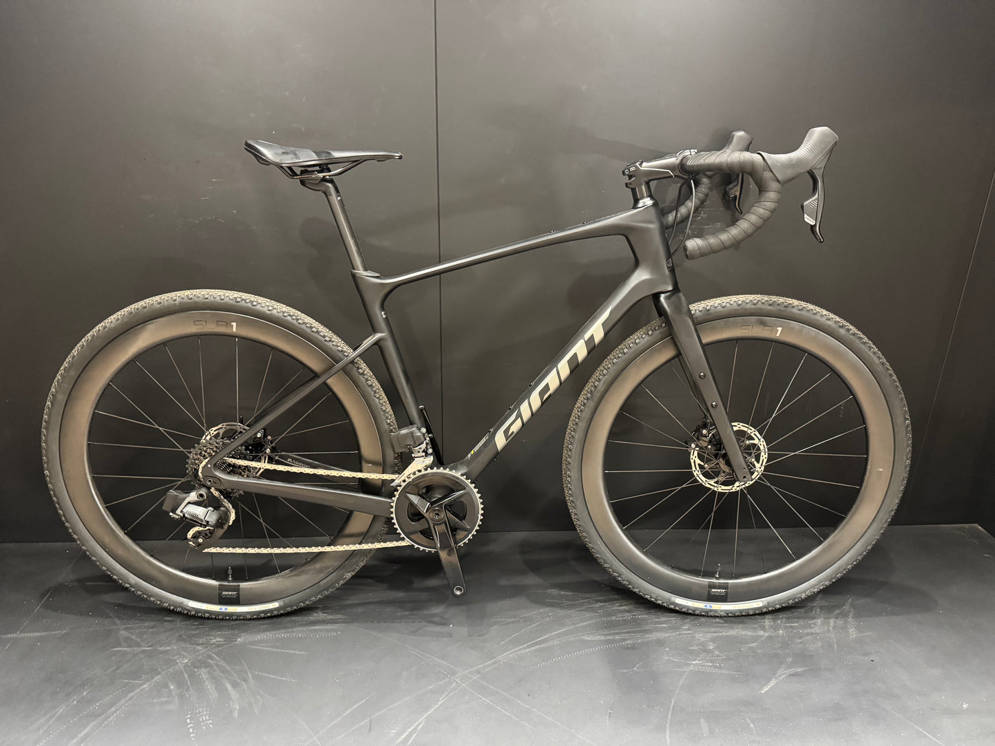 Giant Revolt Advanced Pro 1 AXS Carbon Disc Road Bike 2024 - M/L