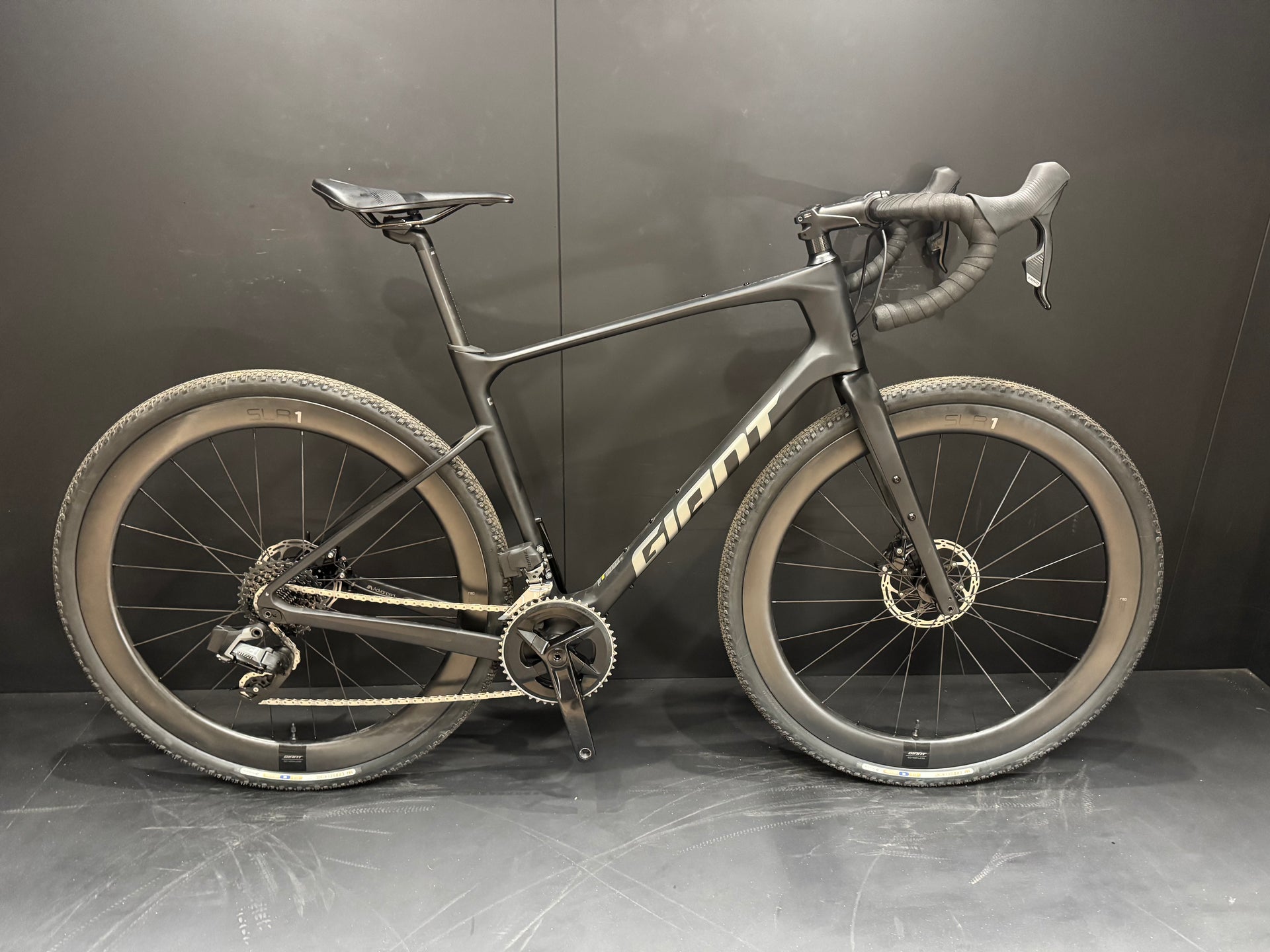 Giant Revolt Advanced Pro 1 AXS Carbon Disc Road Bike 2024 - M/L