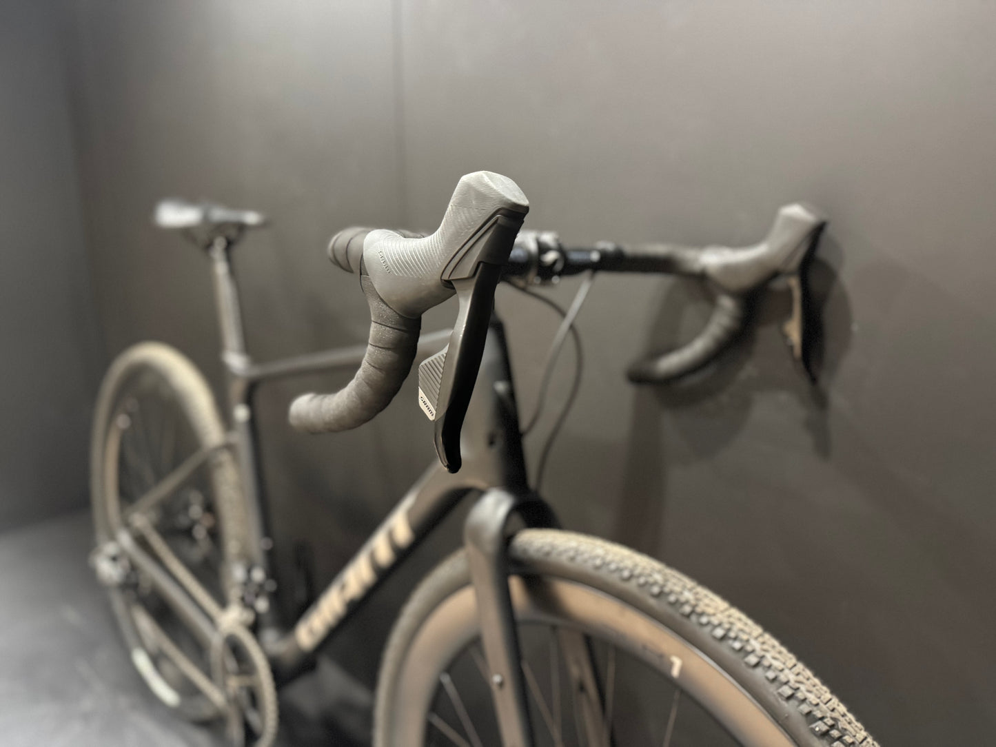 Giant Revolt Advanced Pro 1 AXS Carbon Disc Road Bike 2024 - M/L