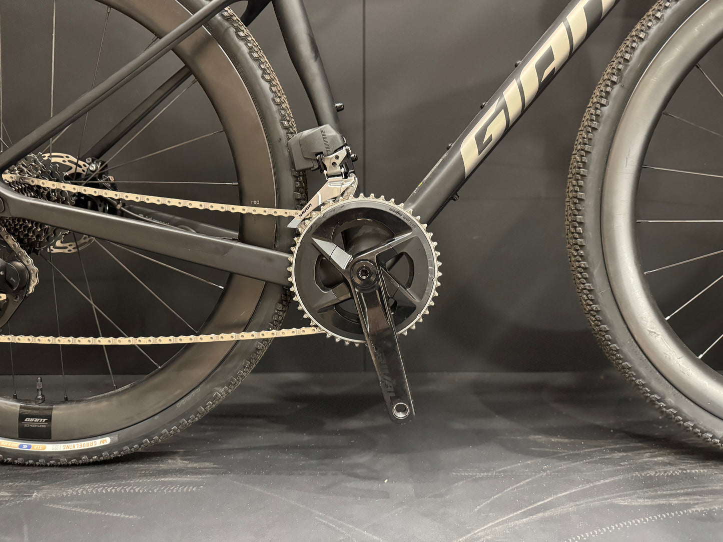 Giant Revolt Advanced Pro 1 AXS Carbon Disc Road Bike 2024 - M/L