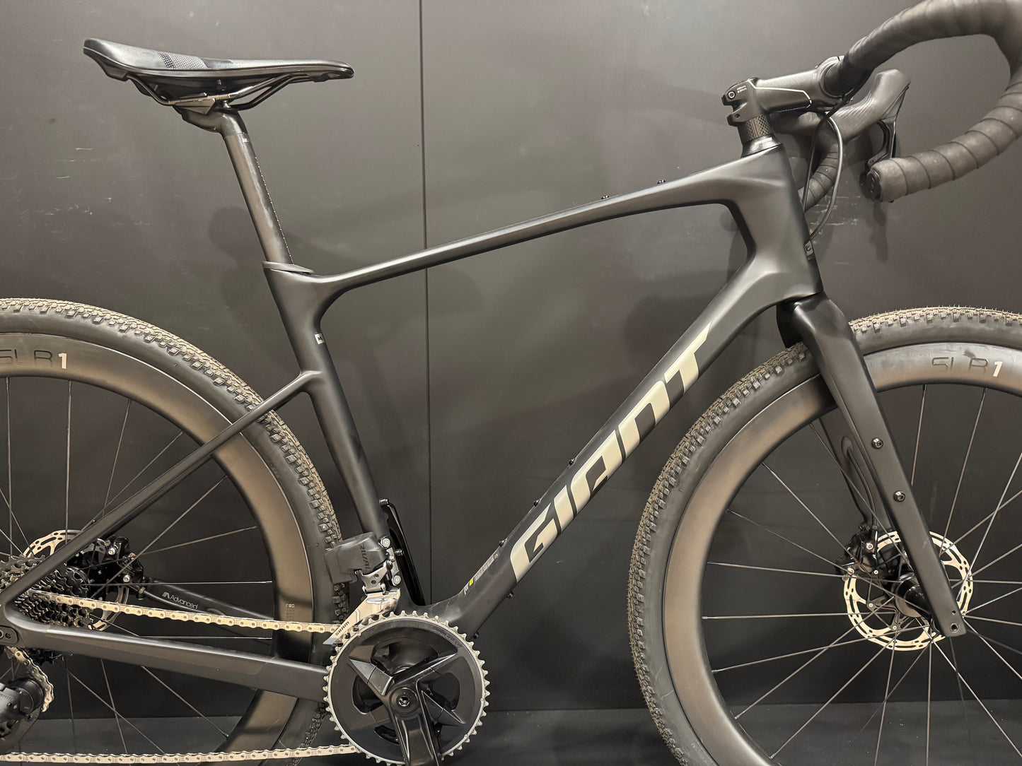 Giant Revolt Advanced Pro 1 AXS Carbon Disc Road Bike 2024 - M/L