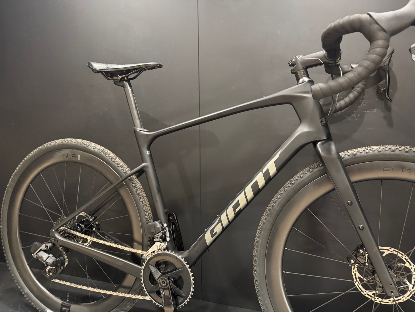 Giant Revolt Advanced Pro 1 AXS Carbon Disc Road Bike 2024 - M/L