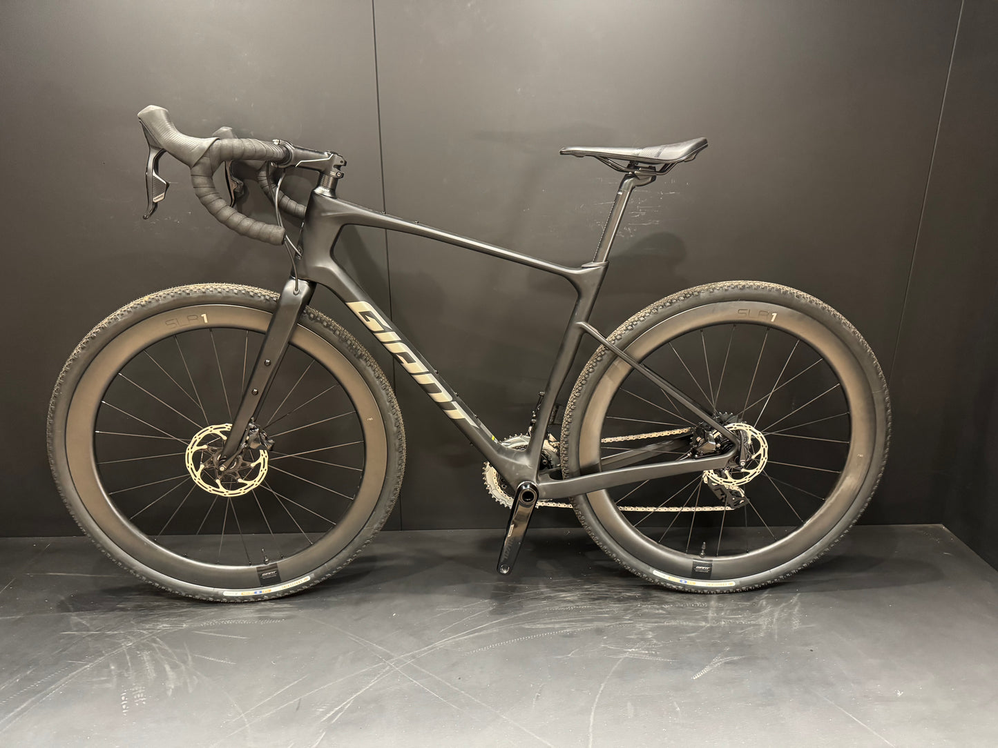 Giant Revolt Advanced Pro 1 AXS Carbon Disc Road Bike 2024 - M/L