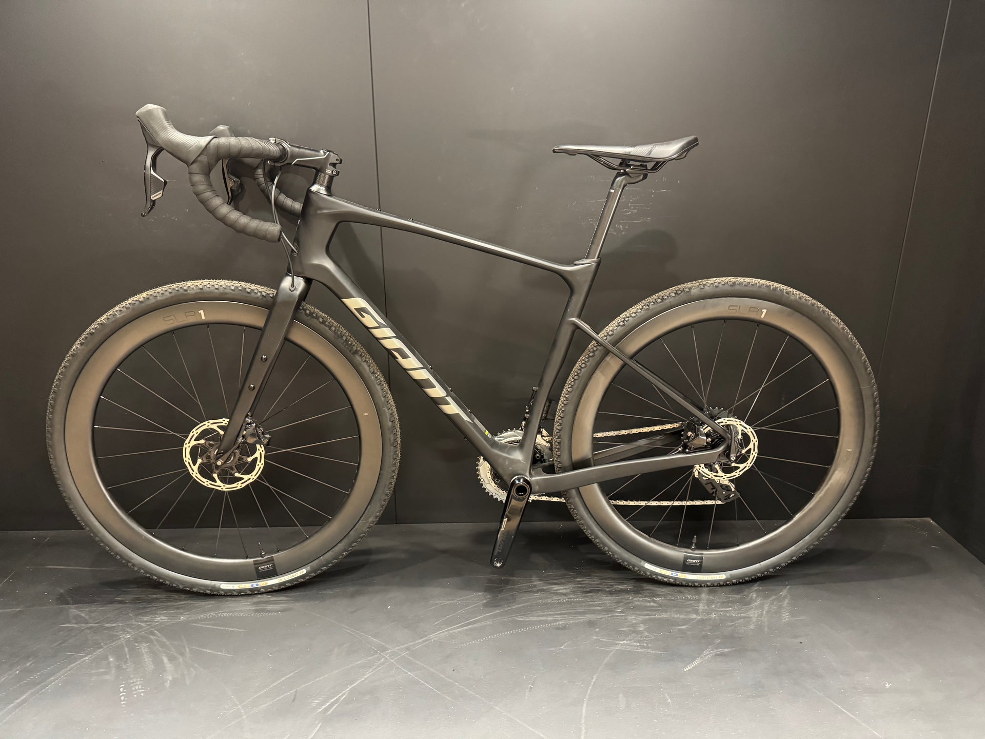 Giant Revolt Advanced Pro 1 AXS Carbon Disc Road Bike 2024 - M/L