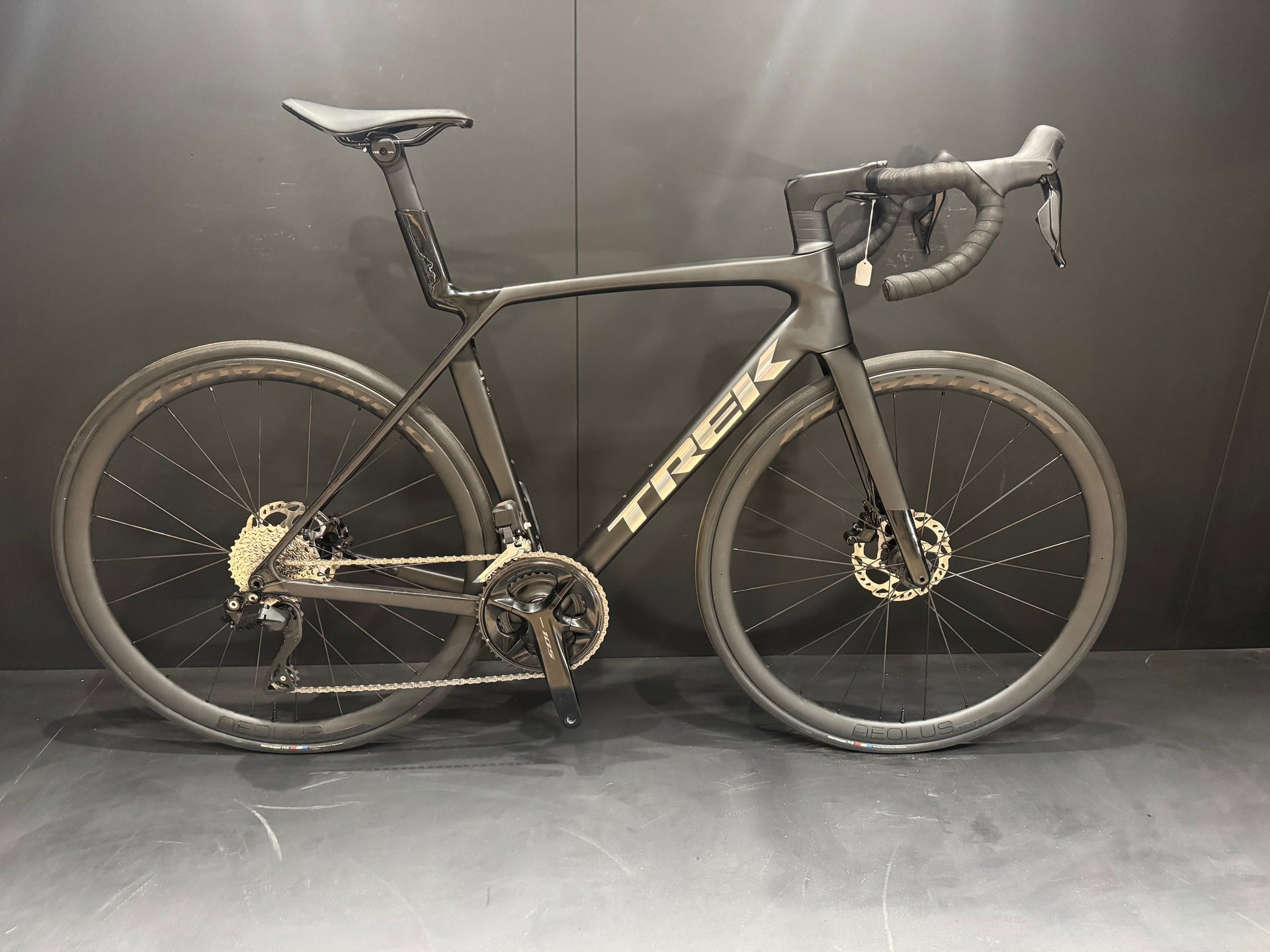 Trek Madone SL6 Gen 8 105 Di2 Carbon Disc Road Bike 2024 - M/L