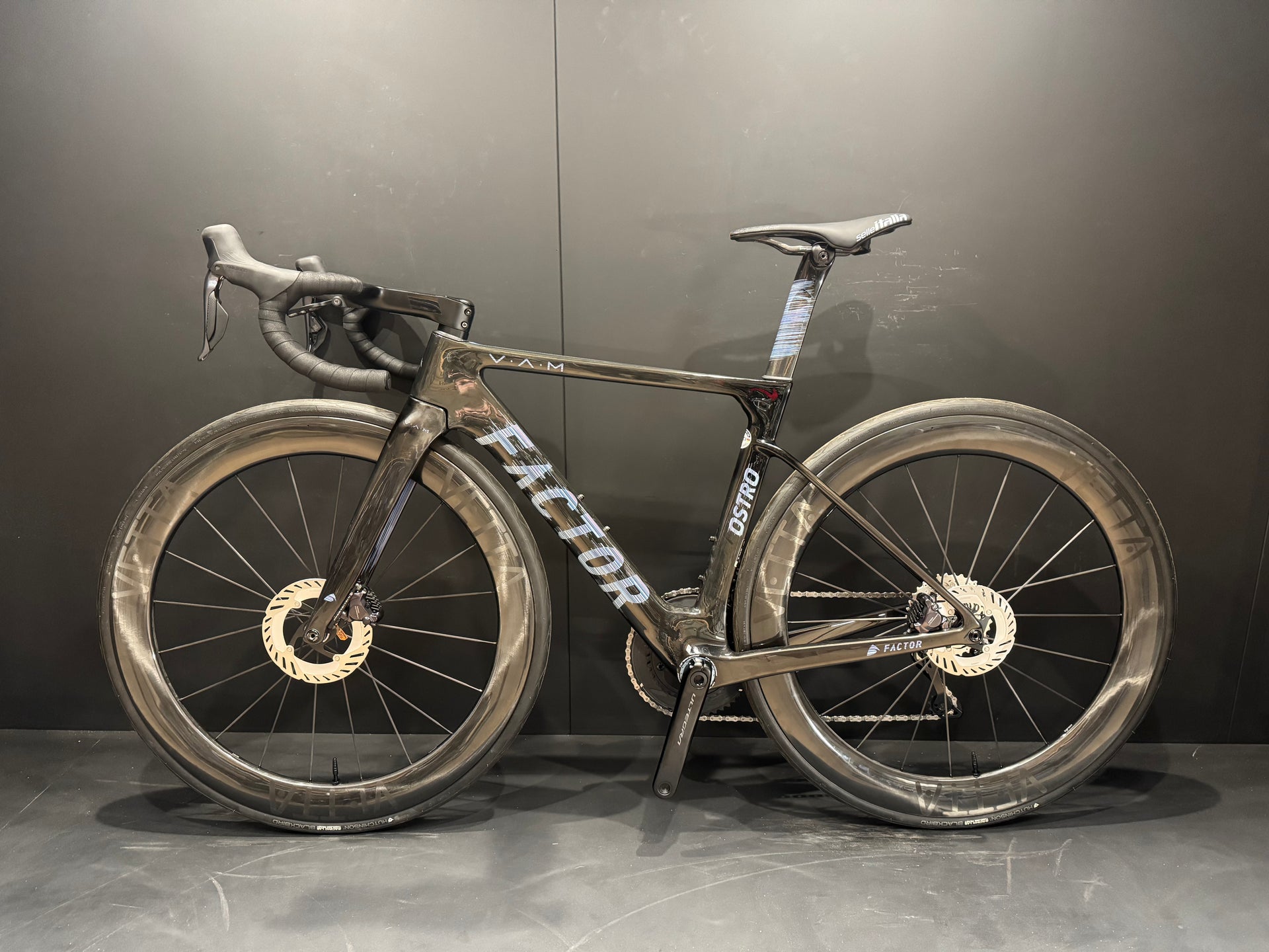 Factor Ostro VAM Shimano Ultegra Di2 Carbon Disc road bike - 52cm - 2021