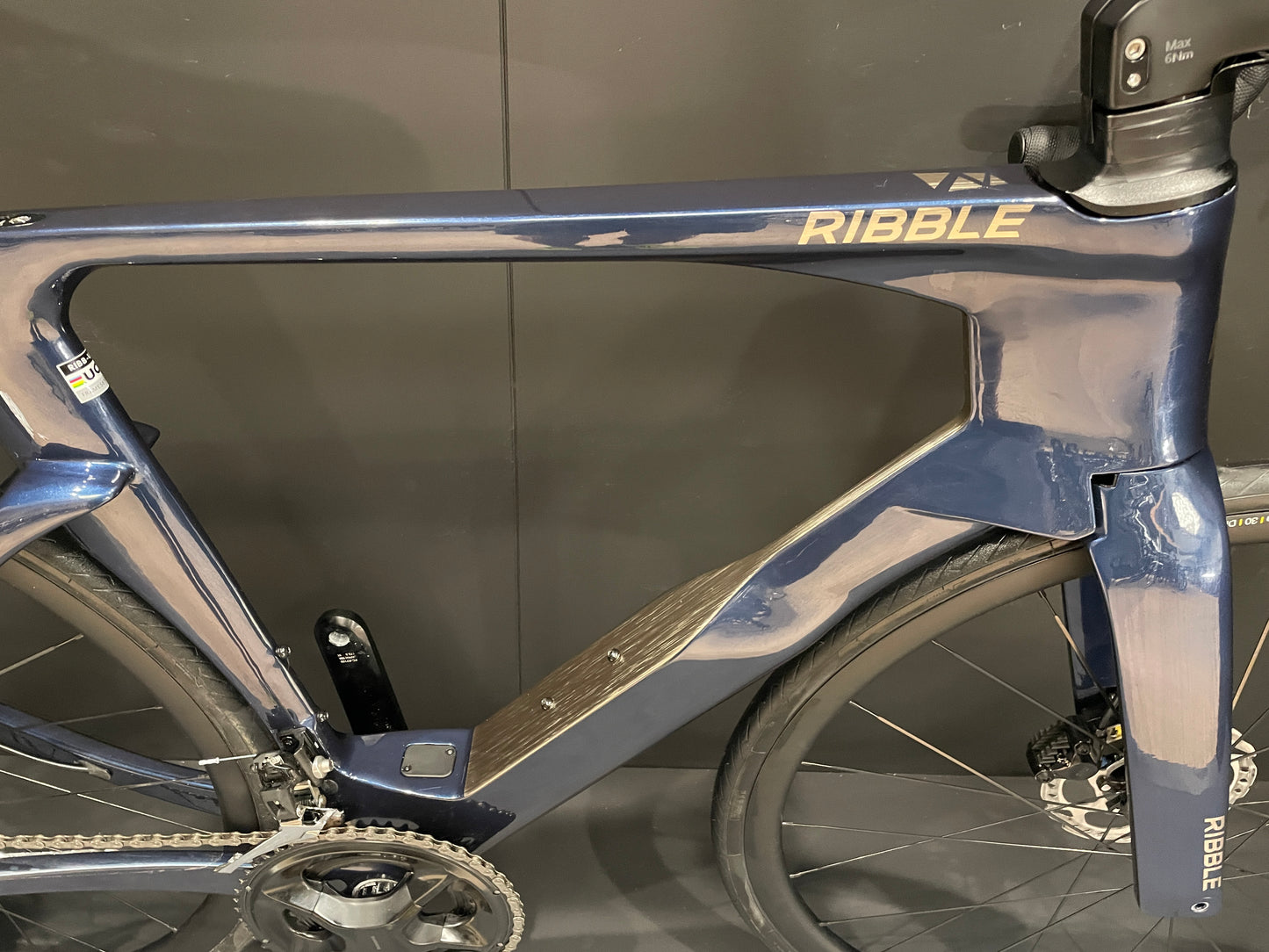 Ribble Ultra SL Sport 105 Carbon Disc Road Bike 2024 - Medium
