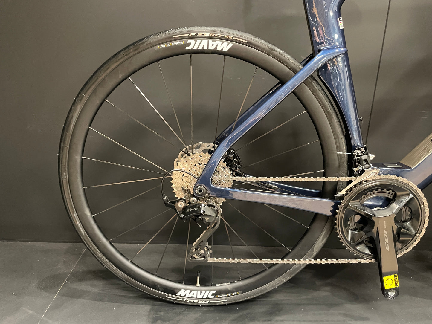 Ribble Ultra SL Sport 105 Carbon Disc Road Bike 2024 - Medium