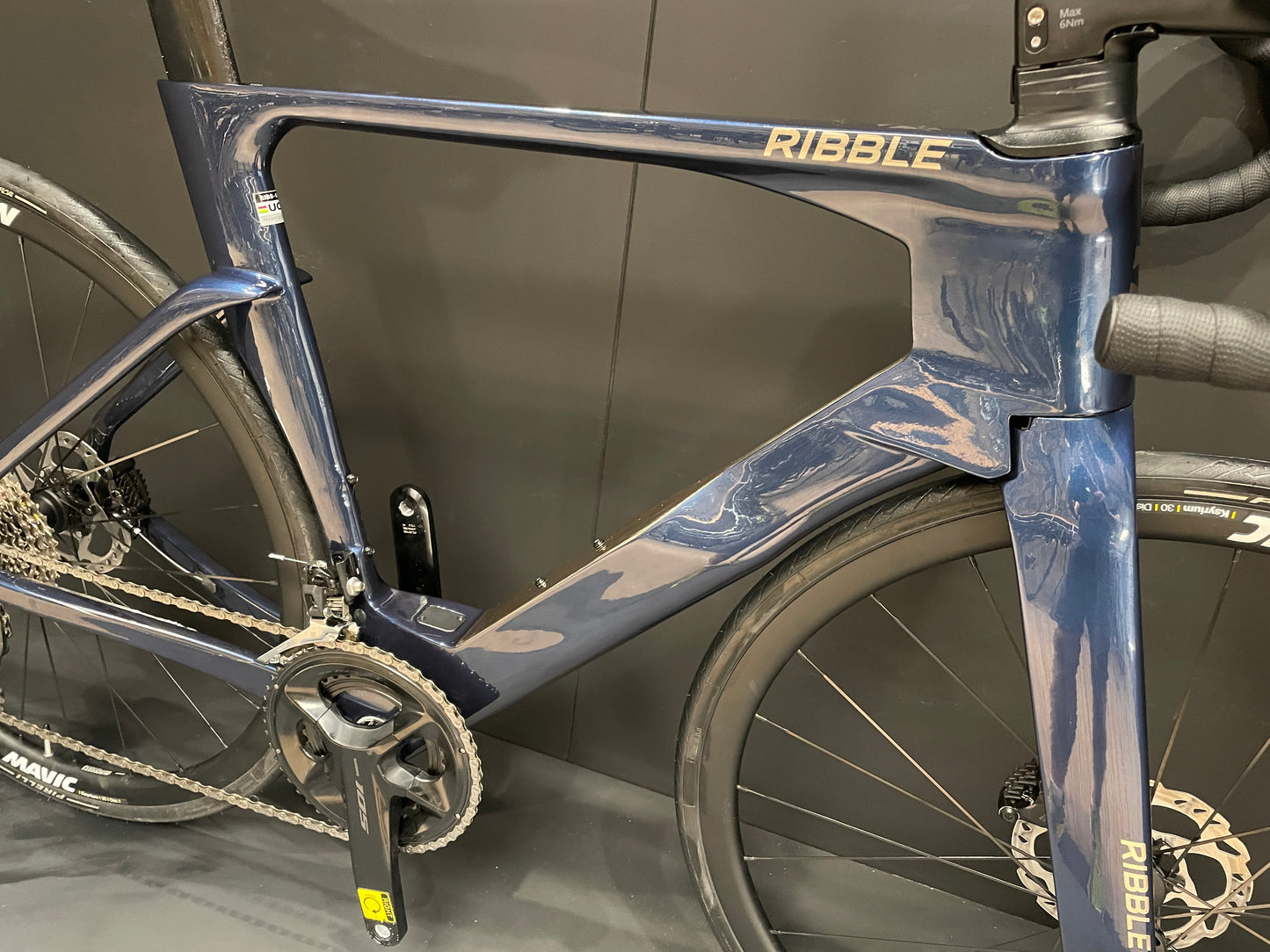 Ribble Ultra SL Sport 105 Carbon Disc Road Bike 2024 - Medium