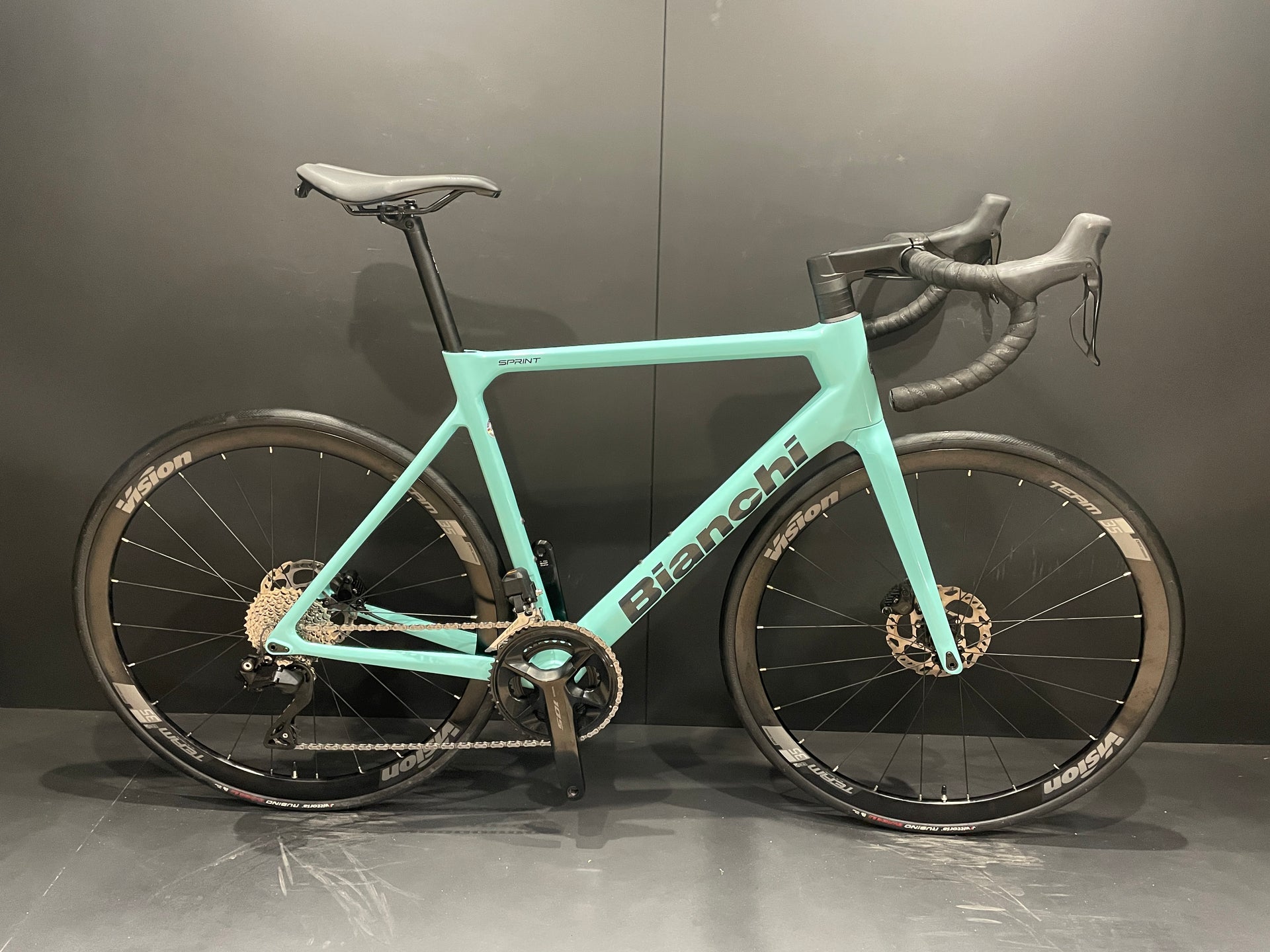 Bianchi Sprint 105 Di2 Carbon Disc Road Bike 2024 - 57cm