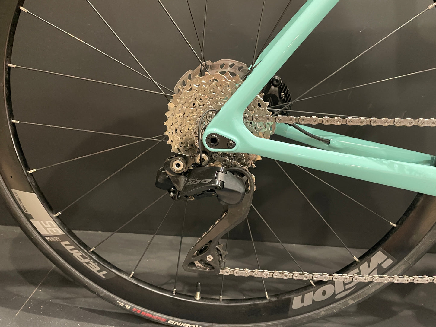 Bianchi Sprint 105 Di2 Carbon Disc Road Bike 2024 - 57cm
