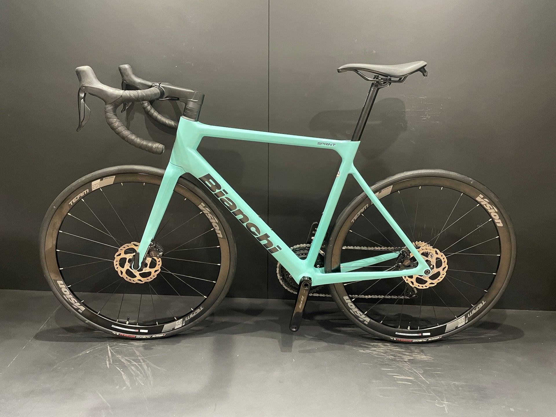 Bianchi Sprint 105 Di2 Carbon Disc Road Bike 2024 - 57cm