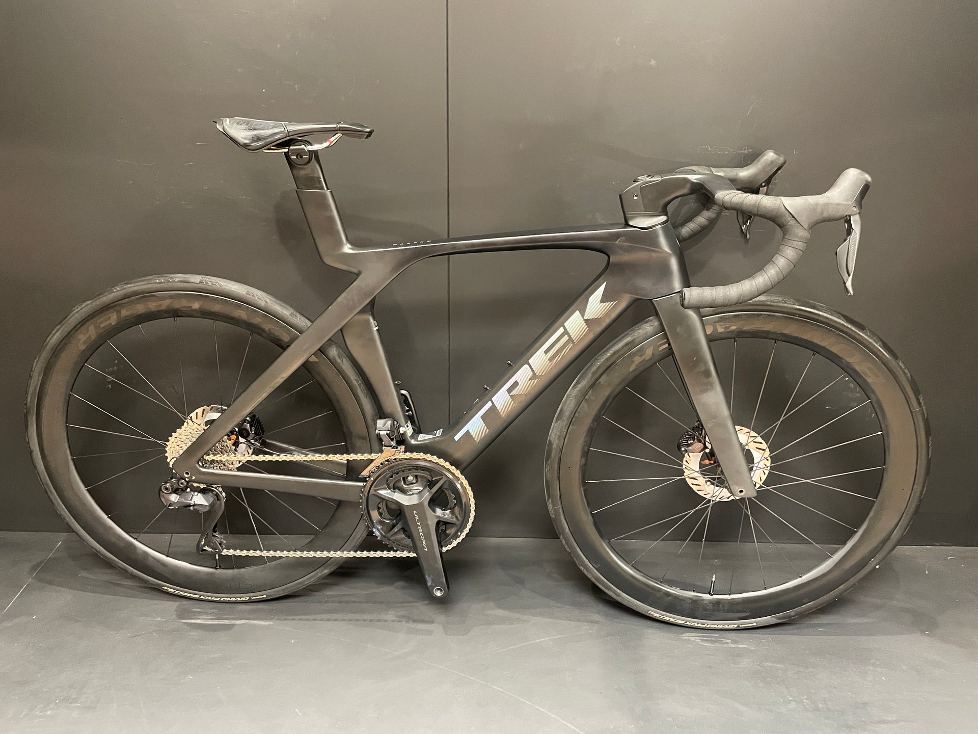 Trek Madone SLR 7 Gen 7 Di2 Carbon Disc Road Bike 2023 - 54cm