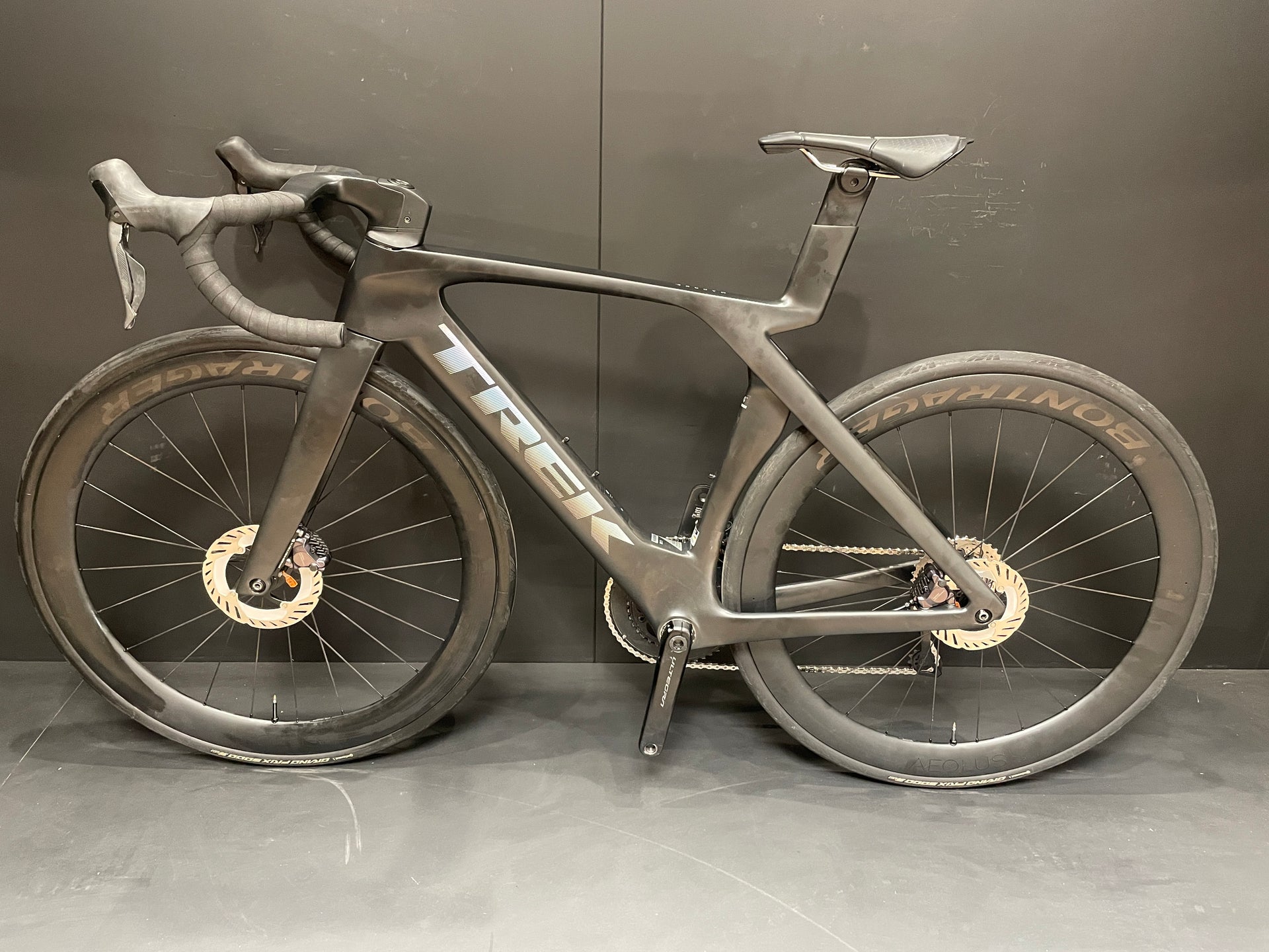 Trek Madone SLR 7 Gen 7 Di2 Carbon Disc Road Bike 2023 - 54cm