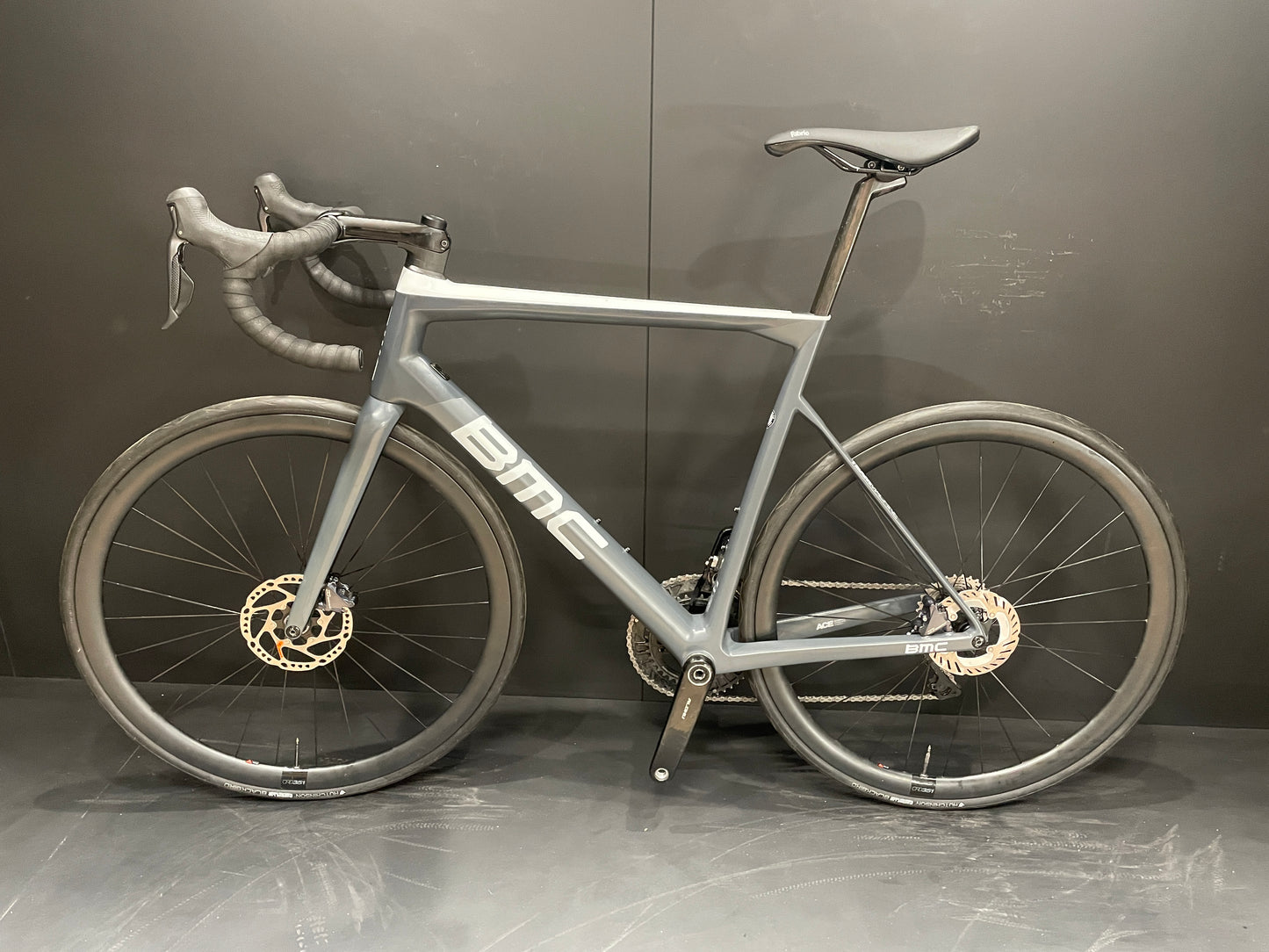 BMC Teammachine SLR01 Di2 Carbon Disc Road Bike 2020 - 58cm