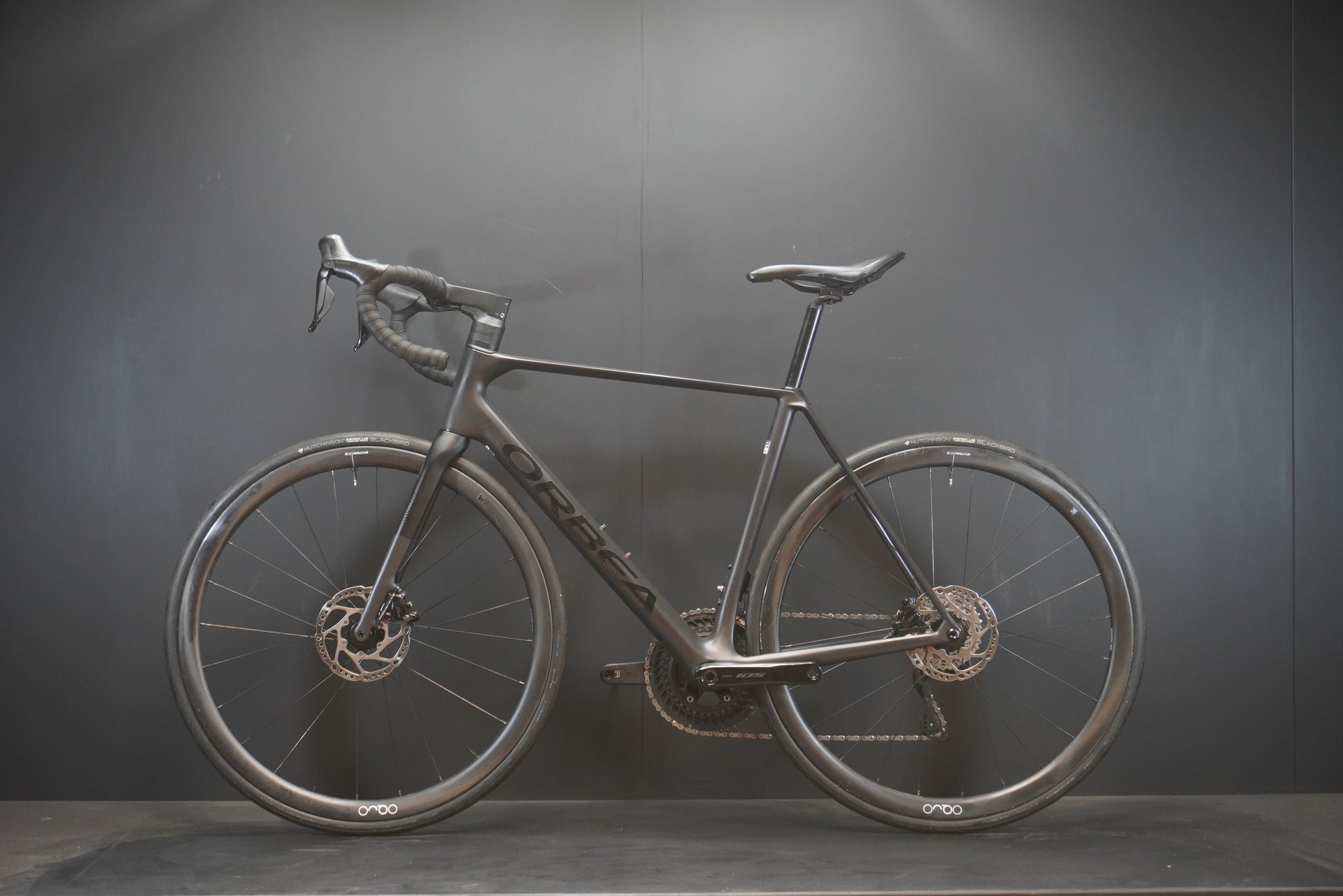 Orbea Orca M30 105 Di2 Carbon Disc Road Bike 2025 - 53cm - Upgraded Wheels