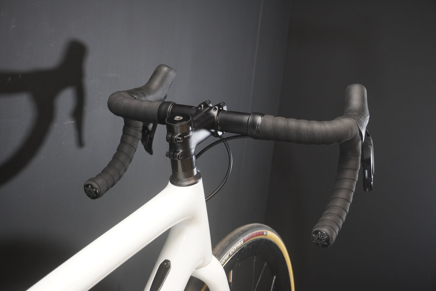 Specialized Aethos Comp 105 Di2 Carbon Disc Road Bike 2024 - 54cm - Upgraded Roval Wheels