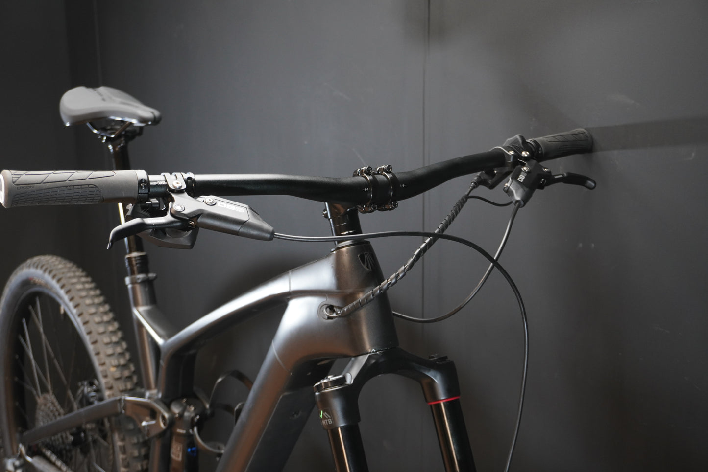 Trek Fuel EXe 9.5 FS Carbon Trail e-MTB 2022- XL - 37 Miles - Upgraded