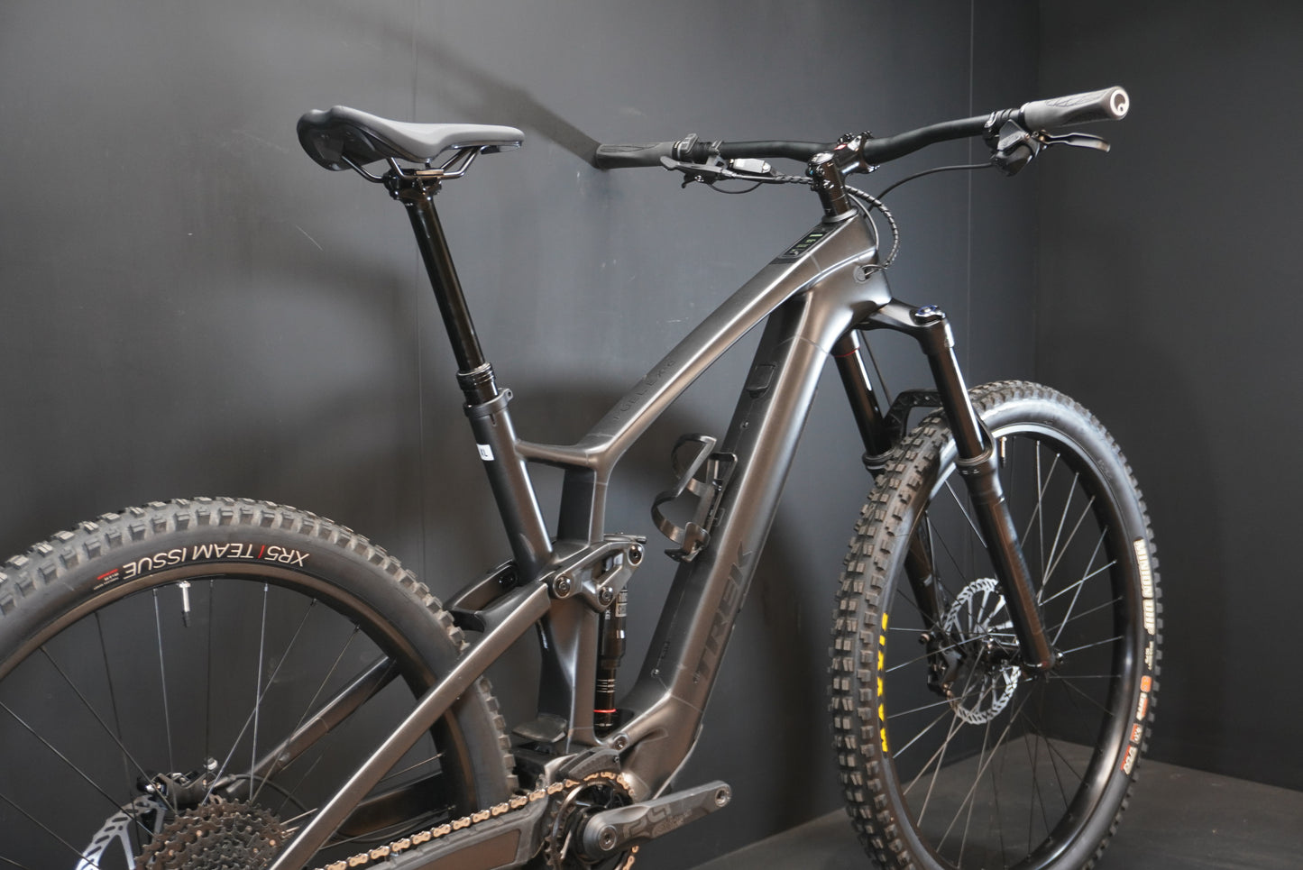 Trek Fuel EXe 9.5 FS Carbon Trail e-MTB 2022- XL - 37 Miles - Upgraded