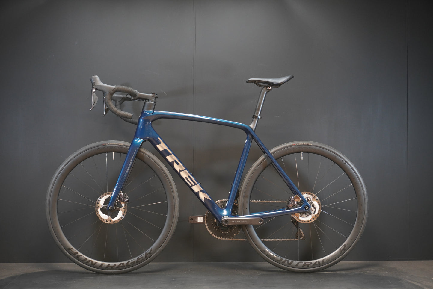Trek Emonda SL7 Ultegra Di2 & P/M Carbon Disc Road Bike 2023 - 56cm