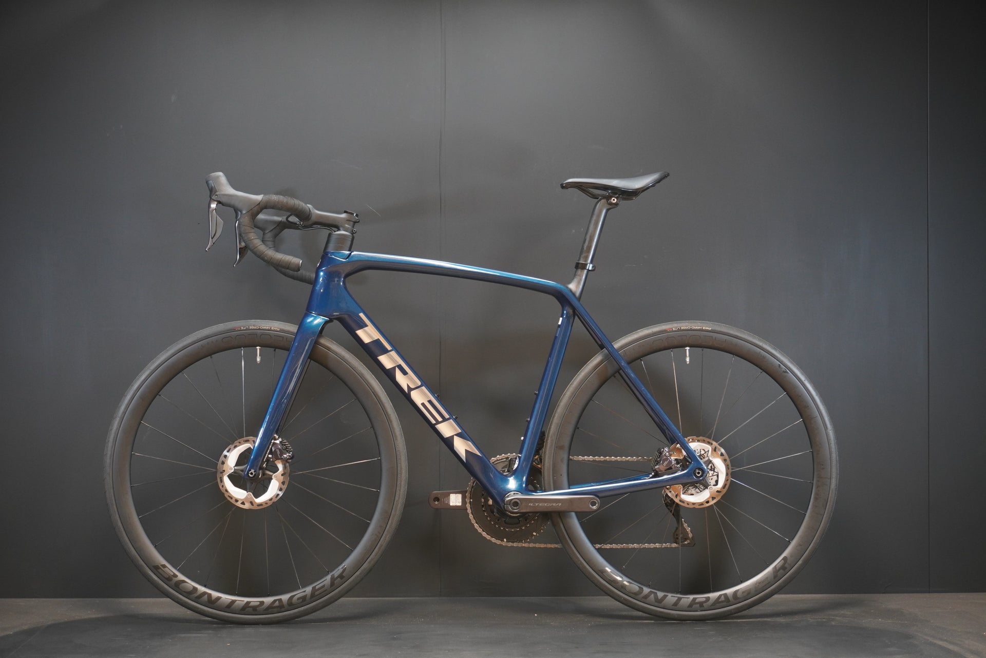 Trek Emonda SL7 Ultegra Di2 & P/M Carbon Disc Road Bike 2023 - 56cm