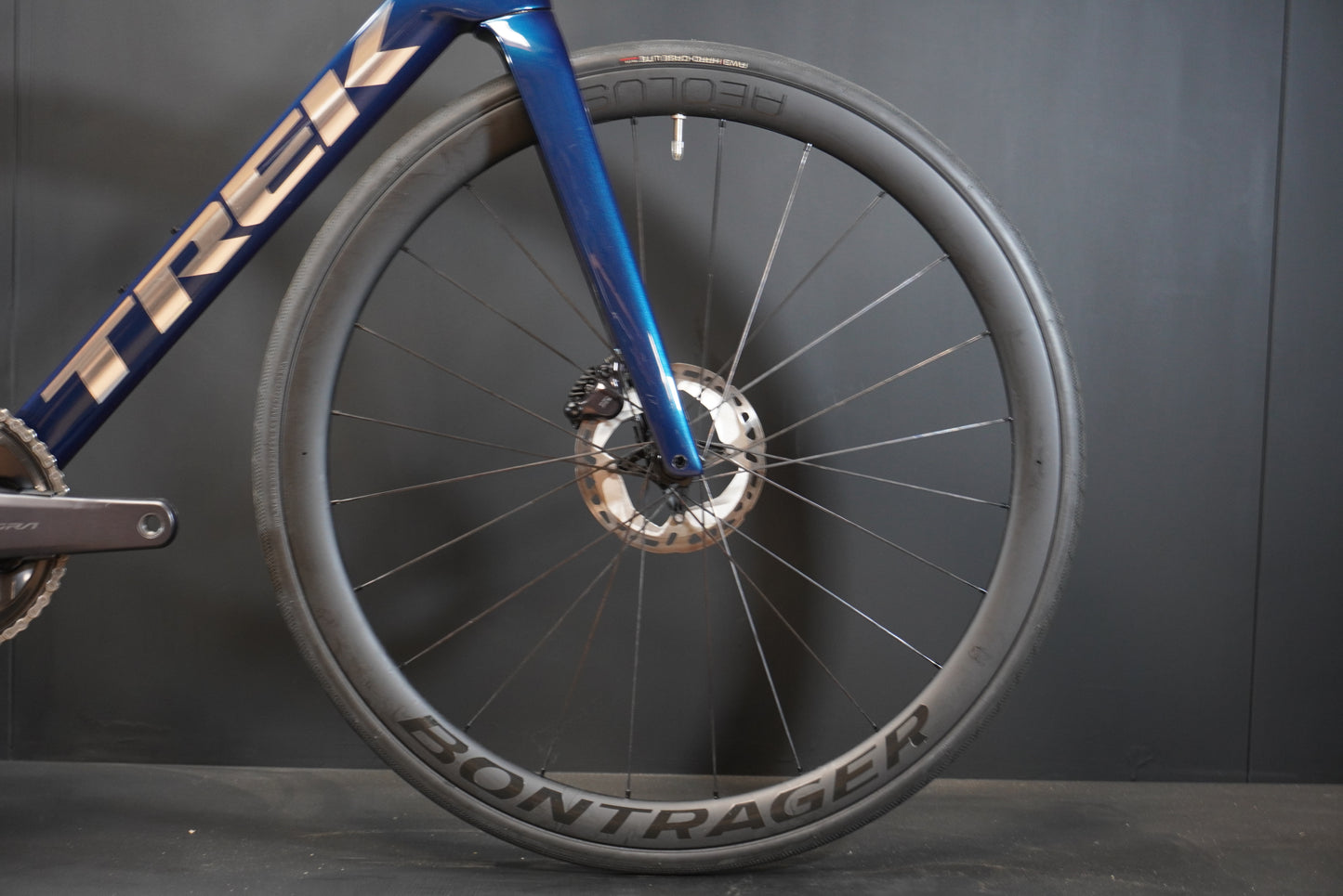 Trek Emonda SL7 Ultegra Di2 & P/M Carbon Disc Road Bike 2023 - 56cm