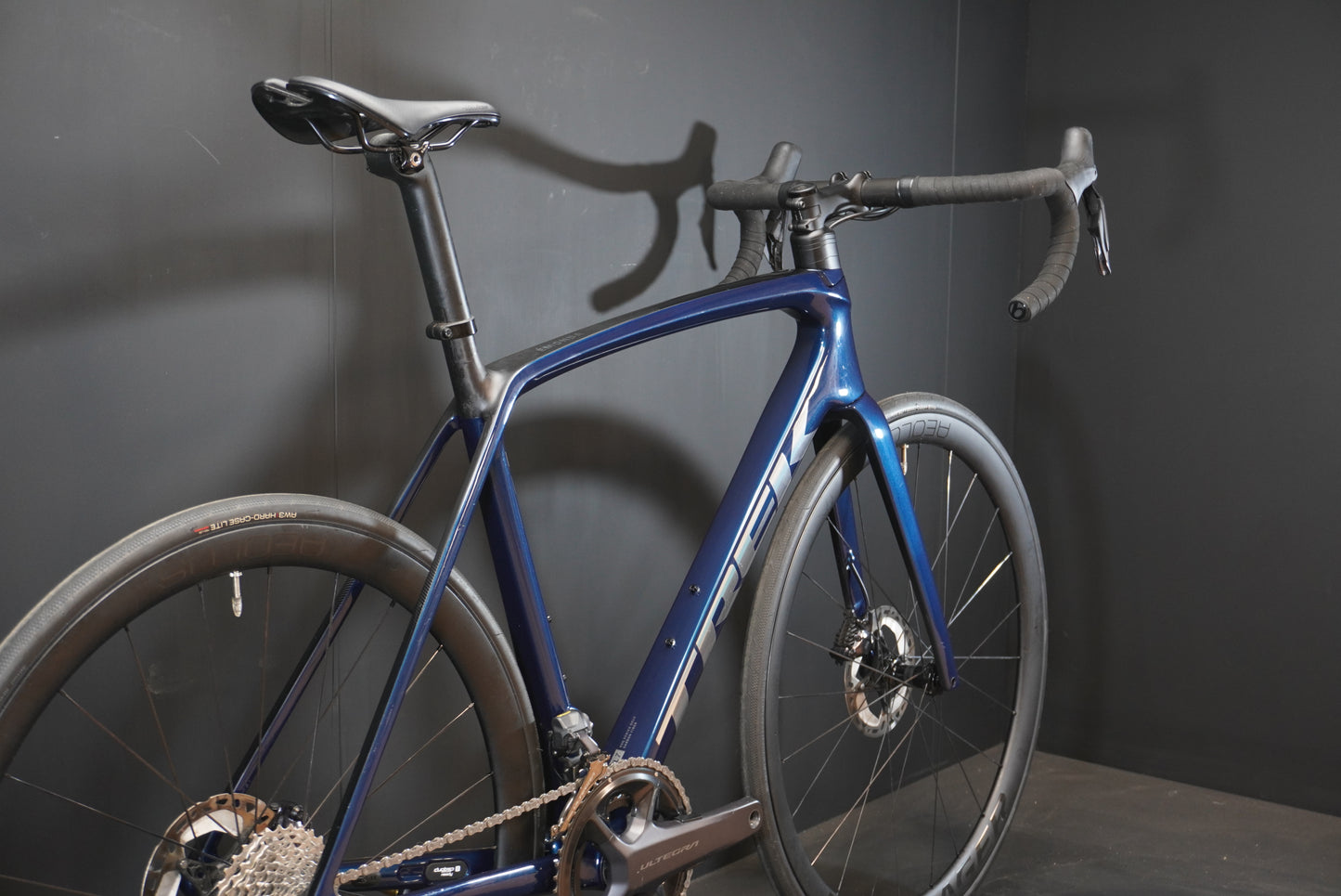 Trek Emonda SL7 Ultegra Di2 & P/M Carbon Disc Road Bike 2023 - 56cm