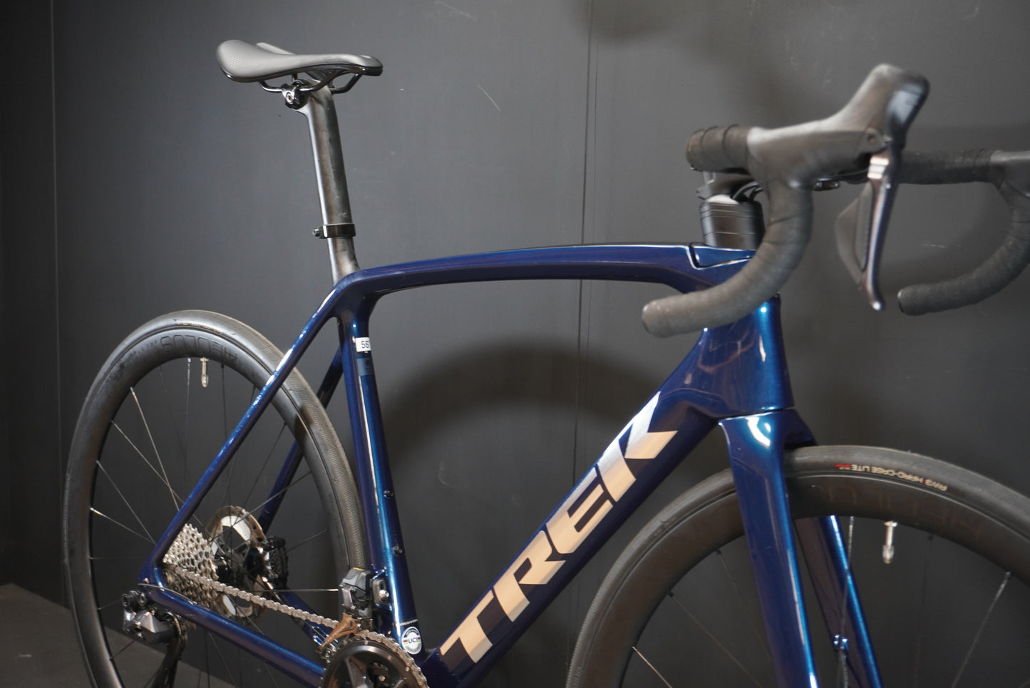 Trek Emonda SL7 Ultegra Di2 & P/M Carbon Disc Road Bike 2023 - 56cm