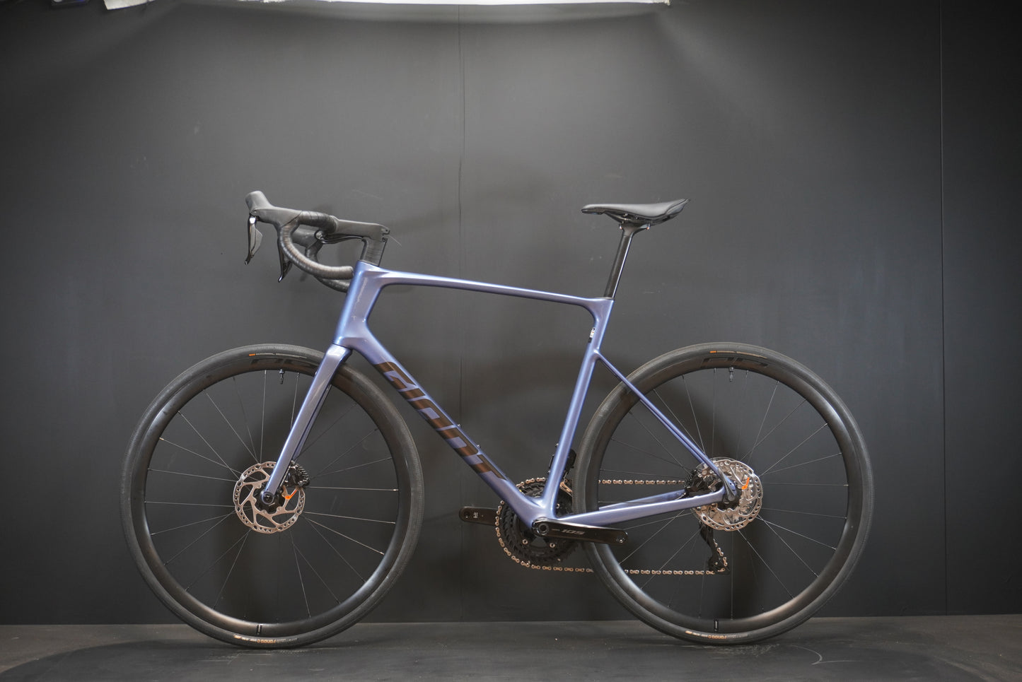 Giant Defy Advanced 1 105 Di2 Carbon Disc Road Bike 2026 - Large
