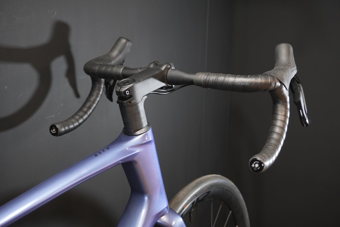 Giant Defy Advanced 1 105 Di2 Carbon Disc Road Bike 2026 - Large