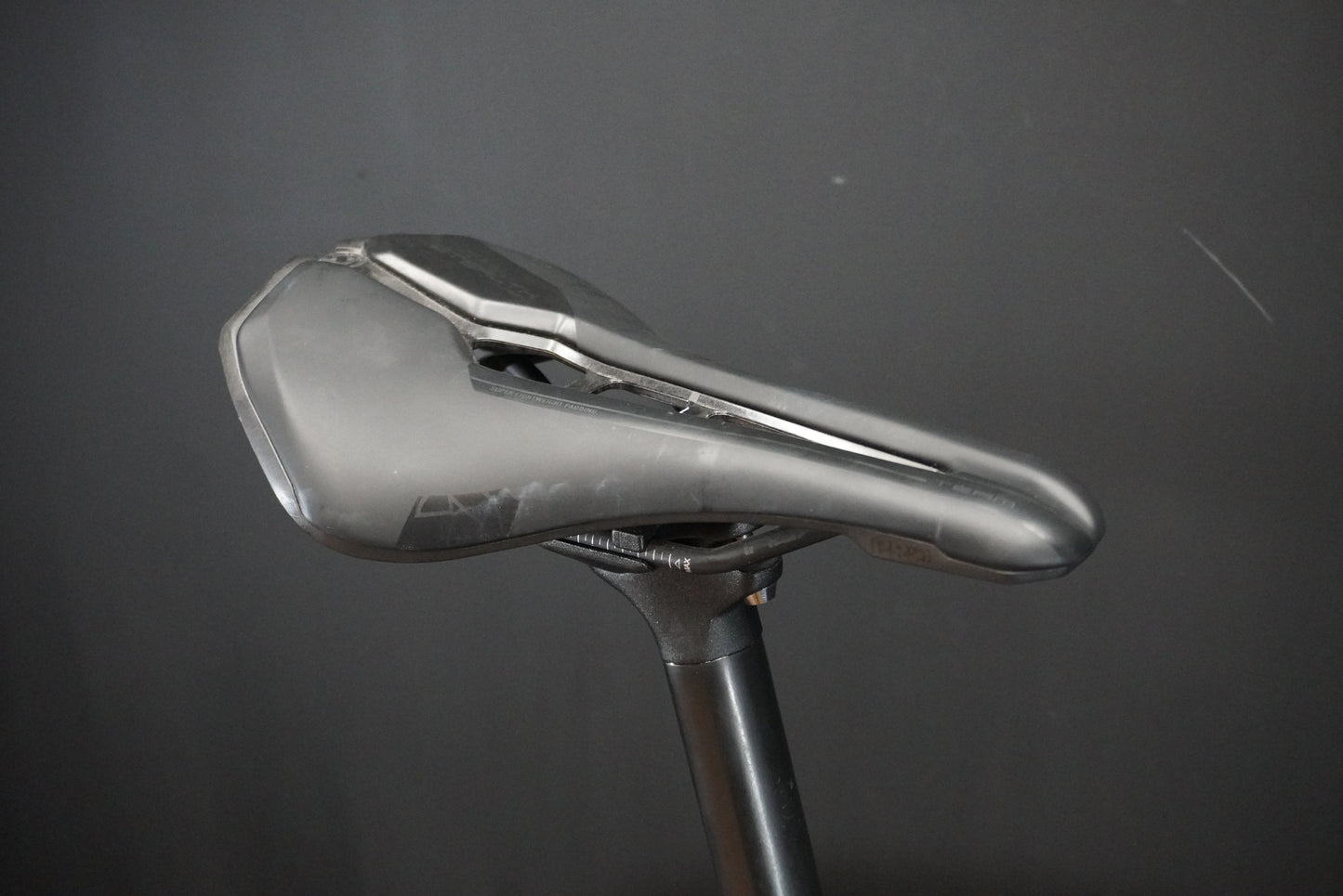 Giant Defy Advanced 1 105 Di2 Carbon Disc Road Bike 2026 - Large