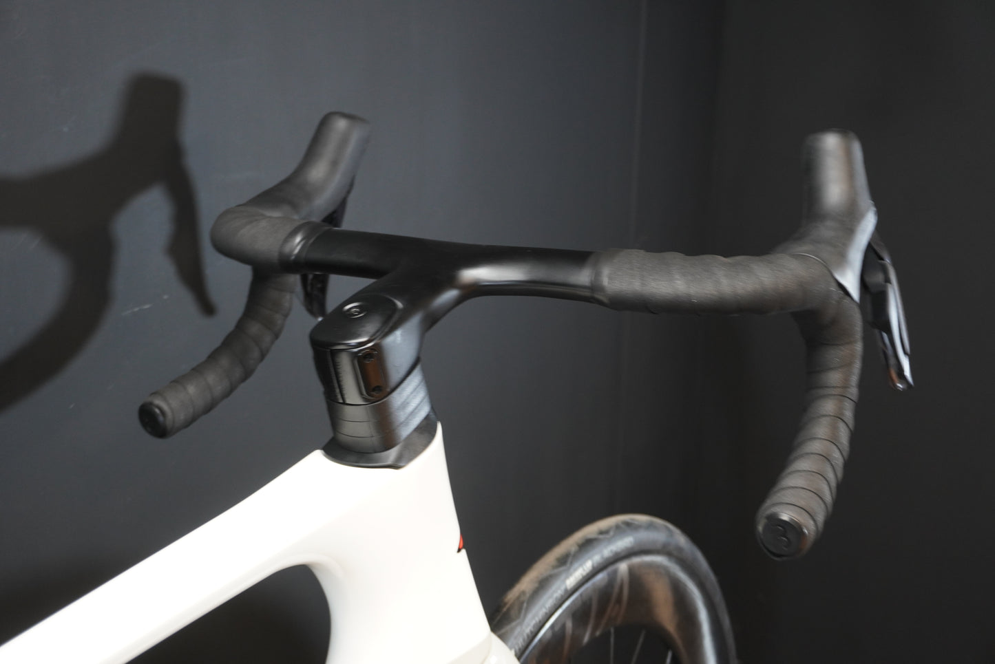 Cinelli Aeroscoop Ultegra Di2 Carbon Disc Road Bike 2026 - Large
