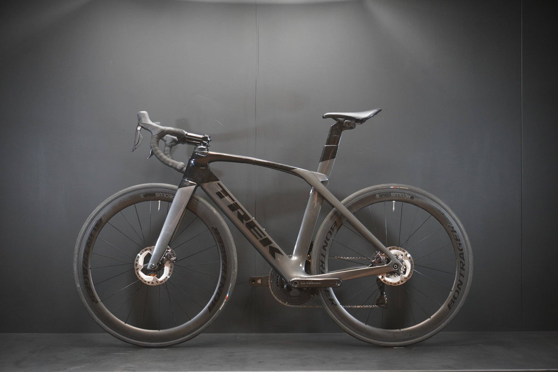 Trek Madone SL6 Ultegra Di2 Carbon Disc Road Bike 2021 - 54cm