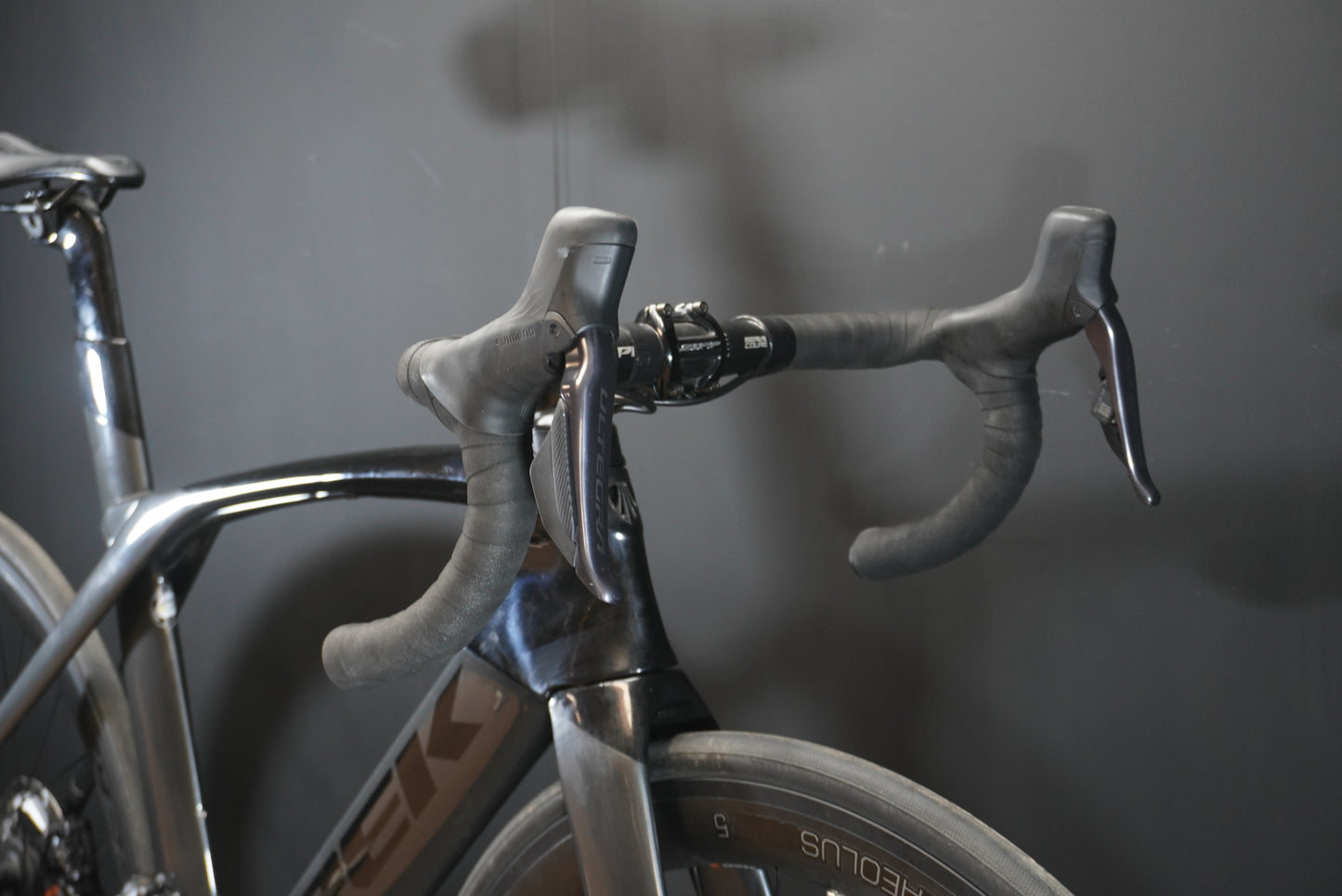 Trek Madone SL6 Ultegra Di2 Carbon Disc Road Bike 2021 - 54cm