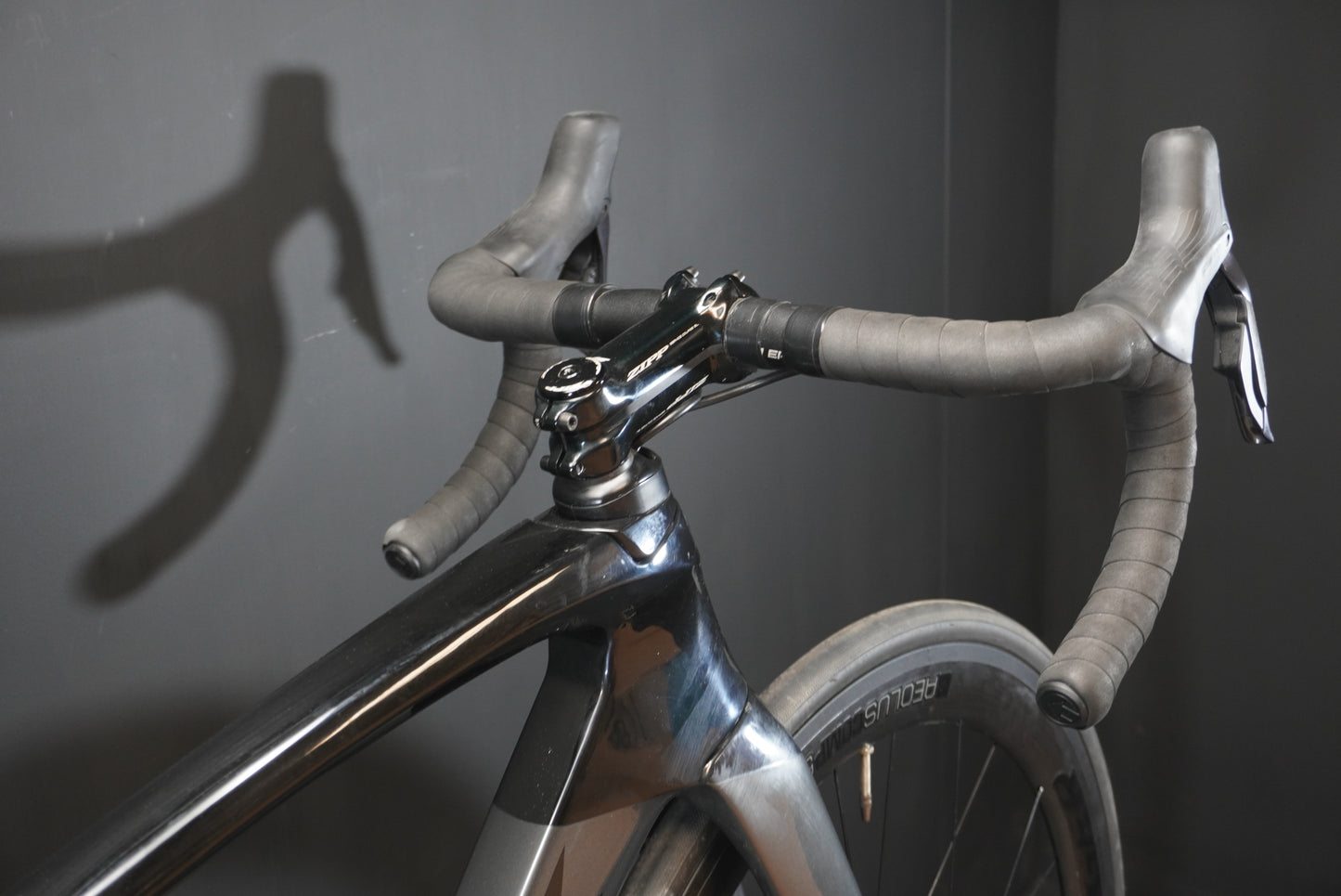 Trek Madone SL6 Ultegra Di2 Carbon Disc Road Bike 2021 - 54cm