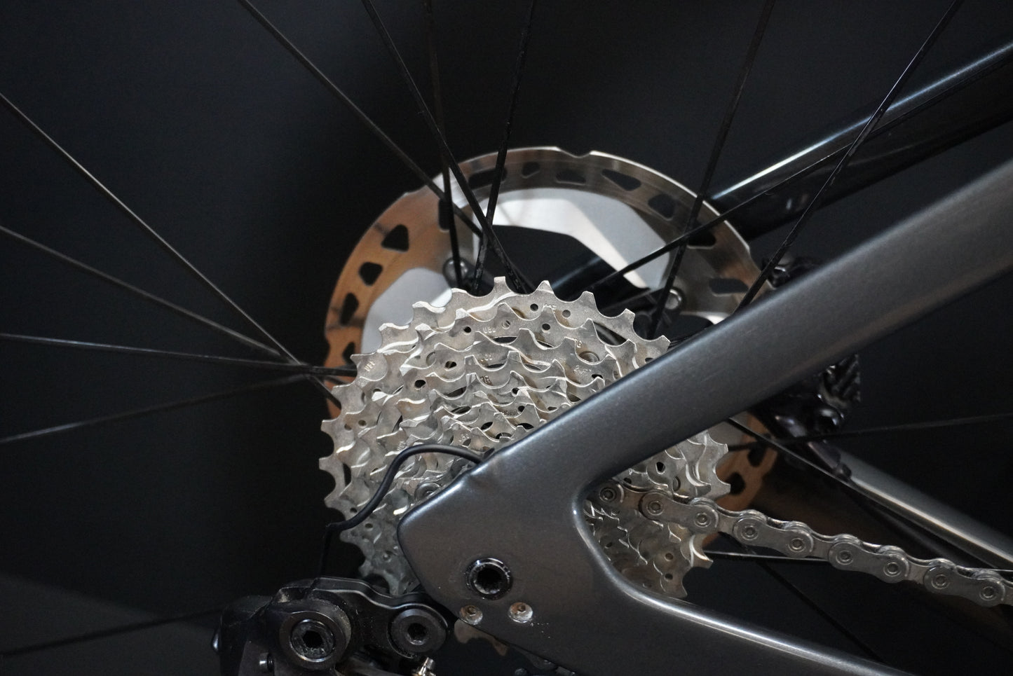 Trek Madone SL6 Ultegra Di2 Carbon Disc Road Bike 2021 - 54cm