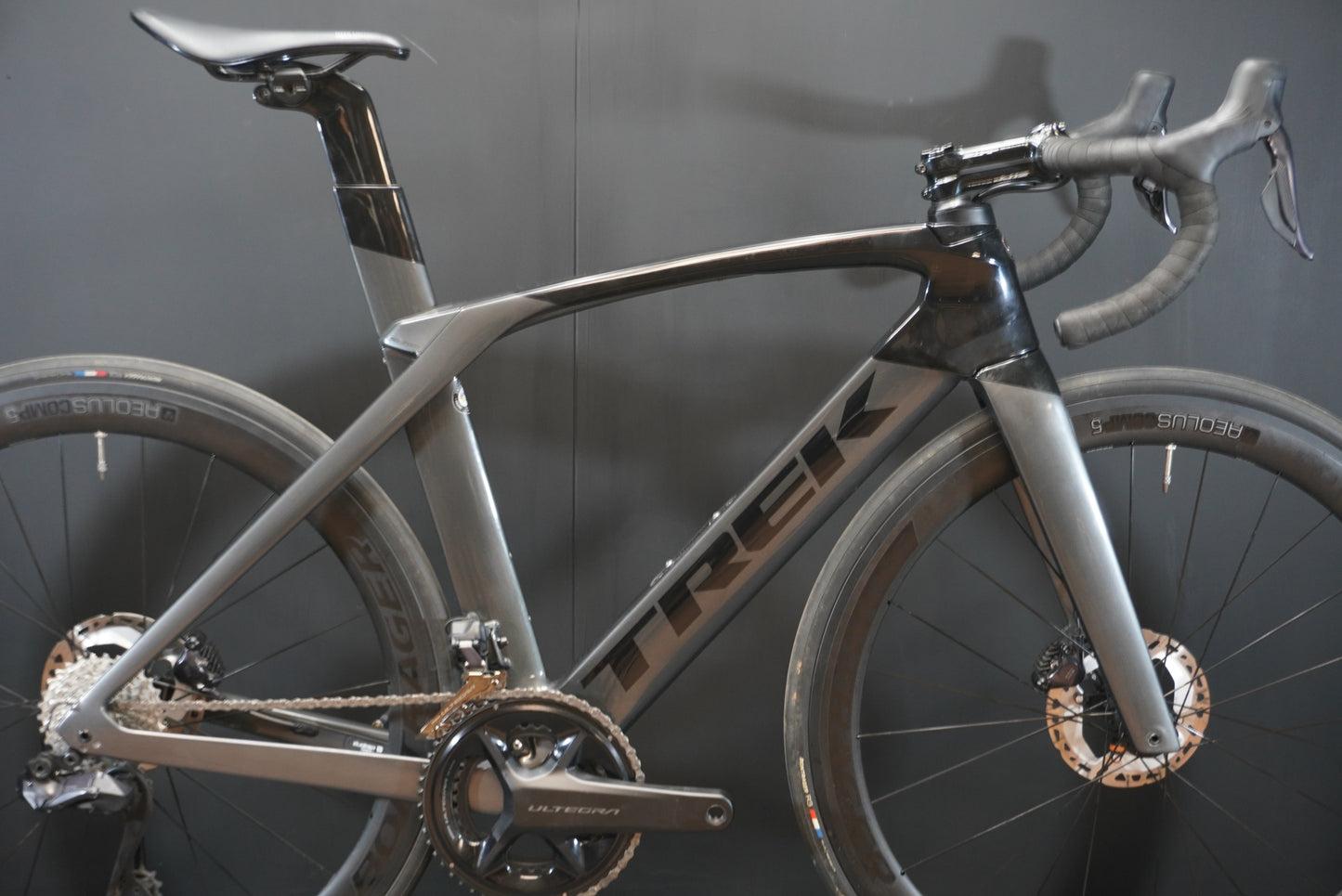 Trek Madone SL6 Ultegra Di2 Carbon Disc Road Bike 2021 - 54cm