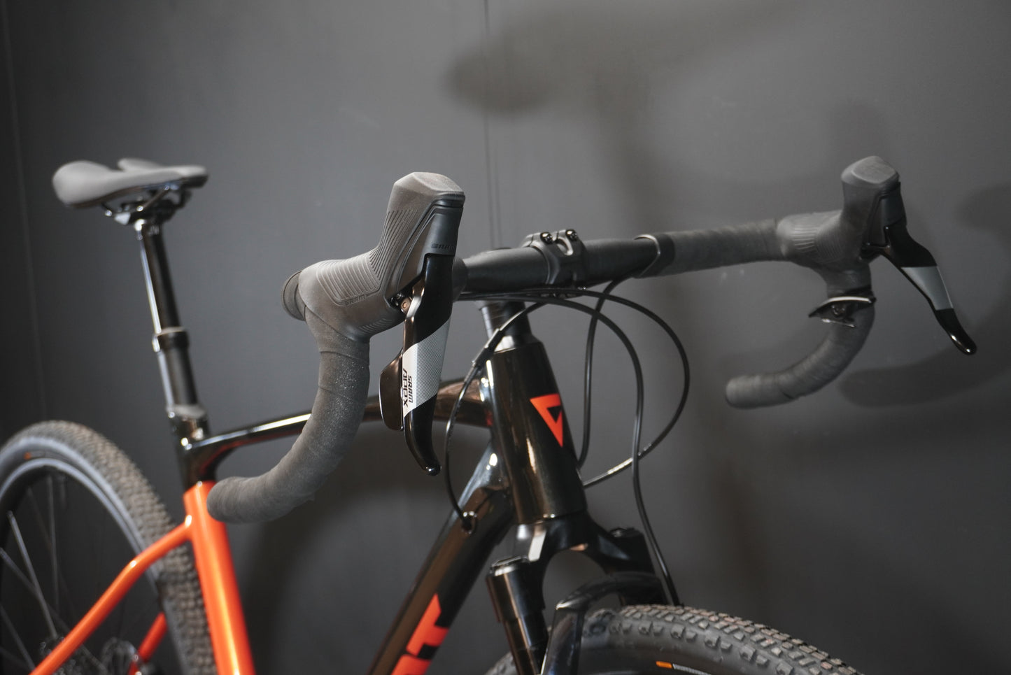 Giant Revolt X1 Apex Disc Gravel Bike 2025 - M/L