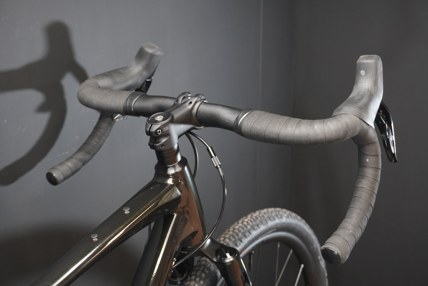 Giant Revolt X1 Apex Disc Gravel Bike 2025 - M/L
