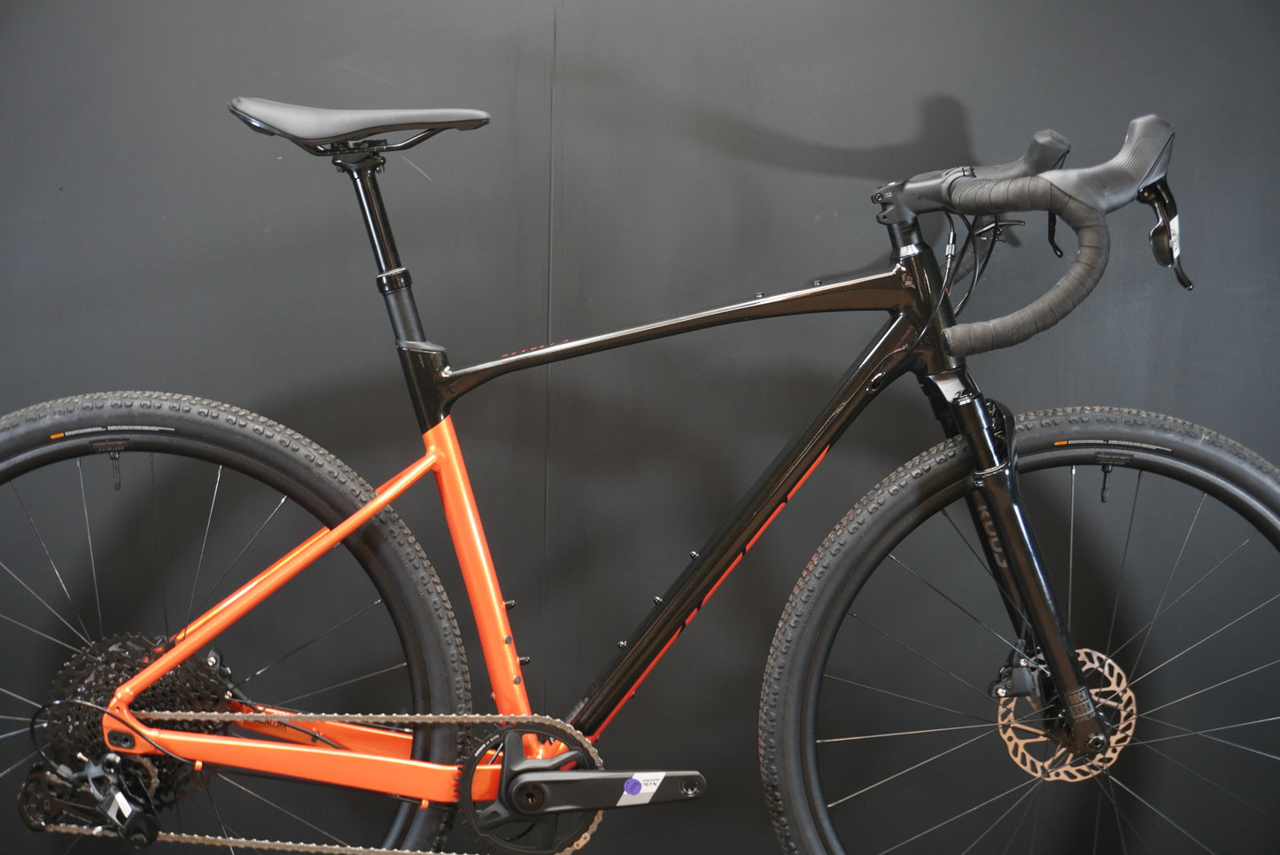 Giant Revolt X1 Apex Disc Gravel Bike 2025 - M/L